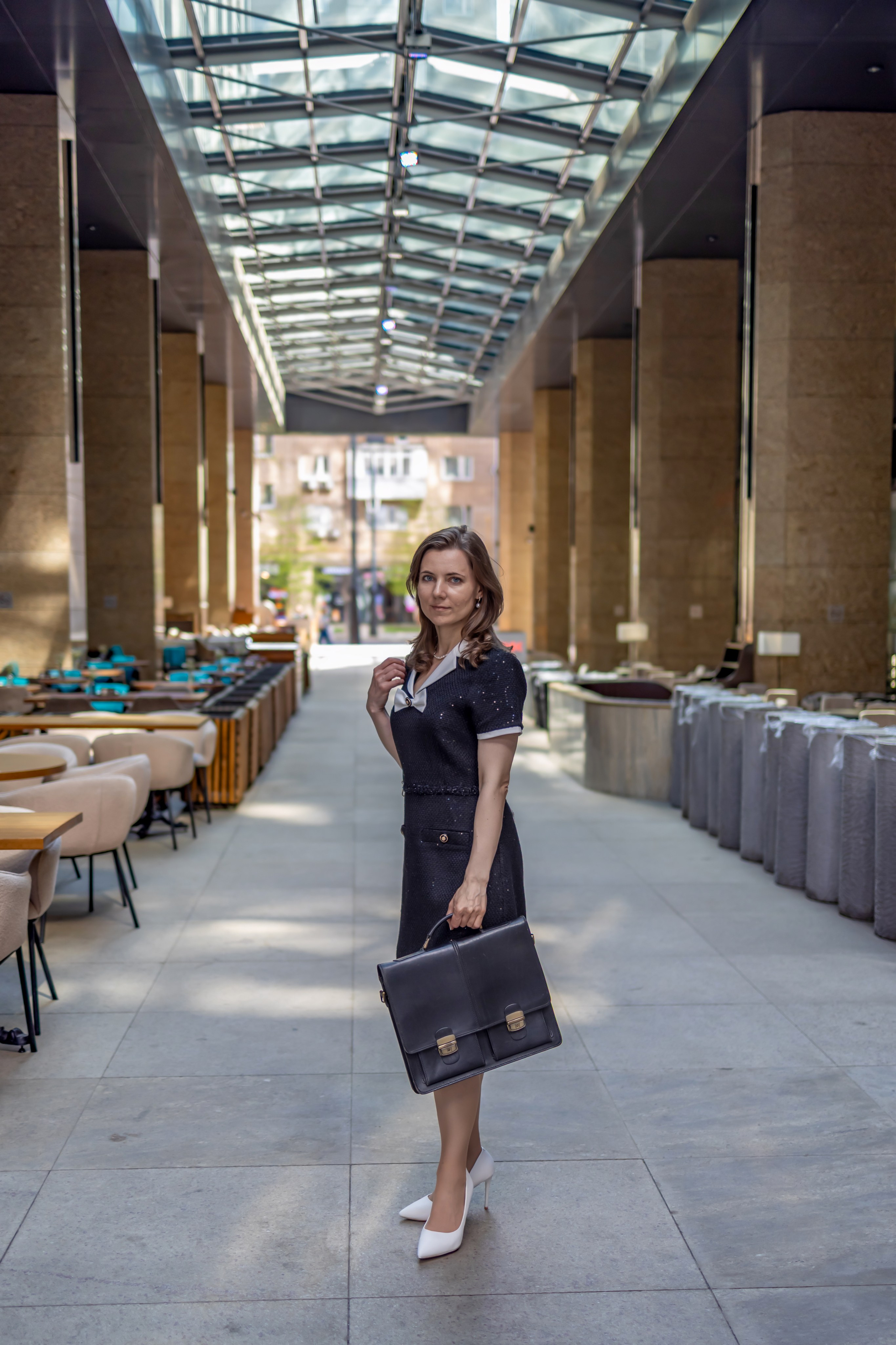 Бизнес стиль на Белой площади. Модель Ирина. Репортажный, семейный и студийный фотограф в Москве Демин Алексей