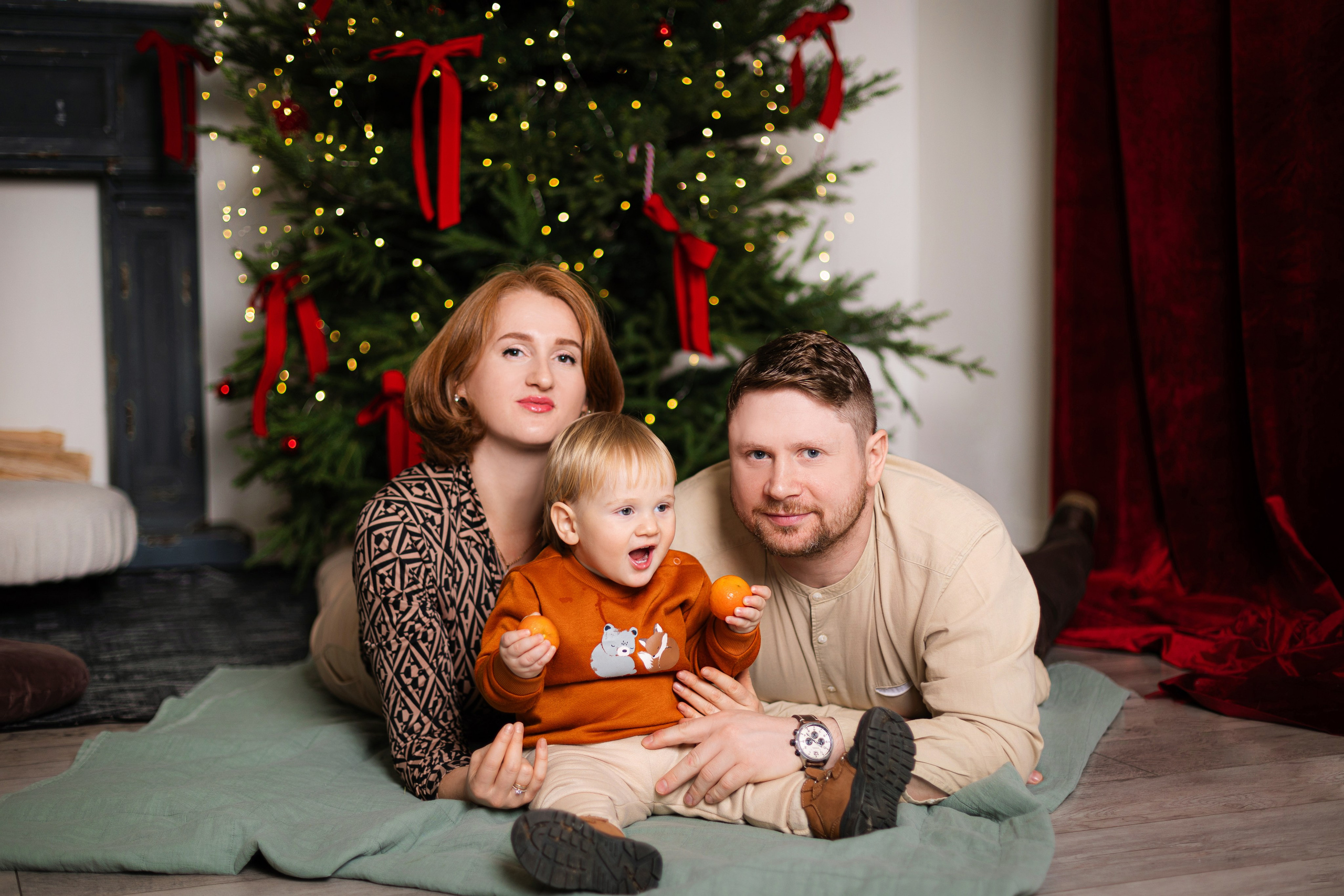 Ольга, Павел и Рома с бабушками. Фотограф ВИКА МЕДУЗА