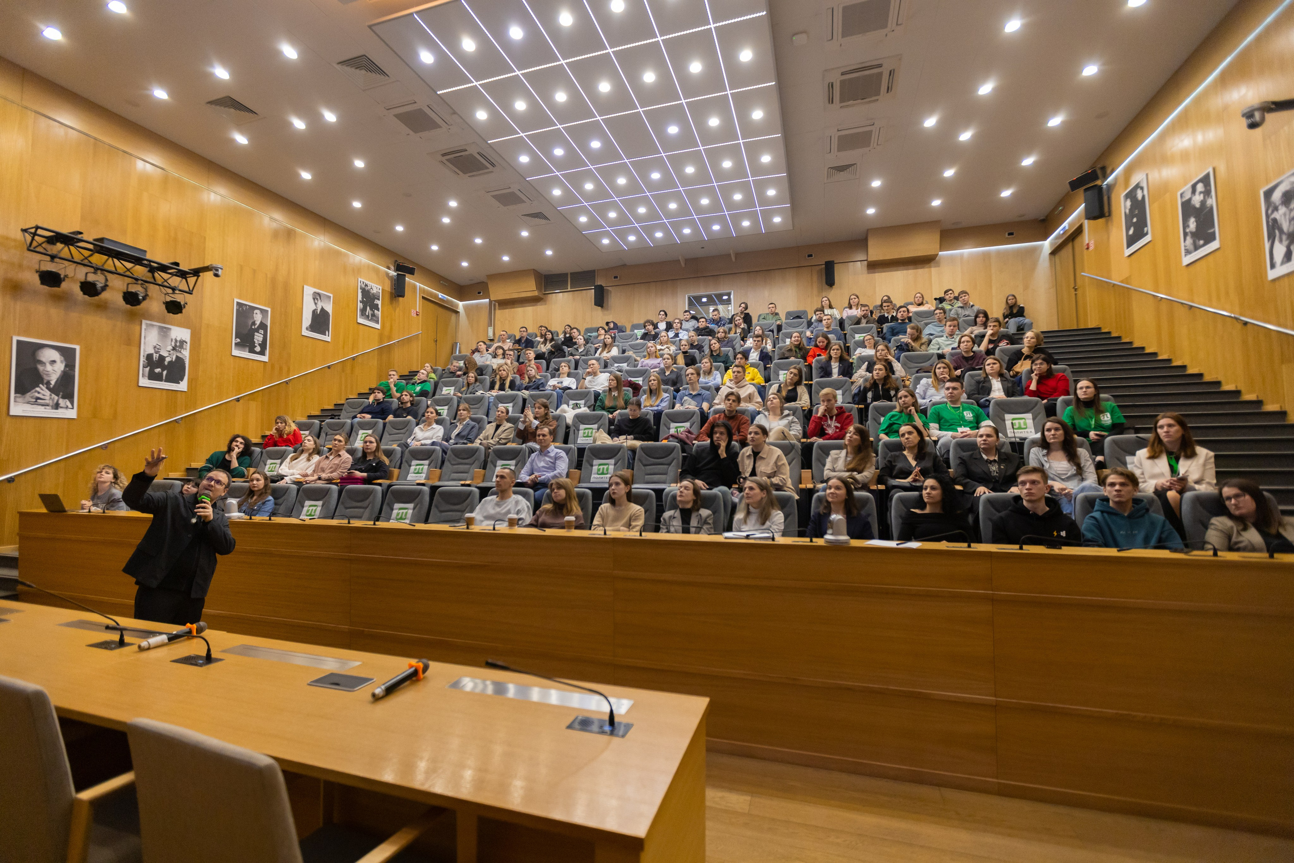 «АРЕХ. РетроПерспектива». Лекция Сергея Сенкевича в Политехе. Евгений Матвеев — фотограф в Санкт-Петербурге