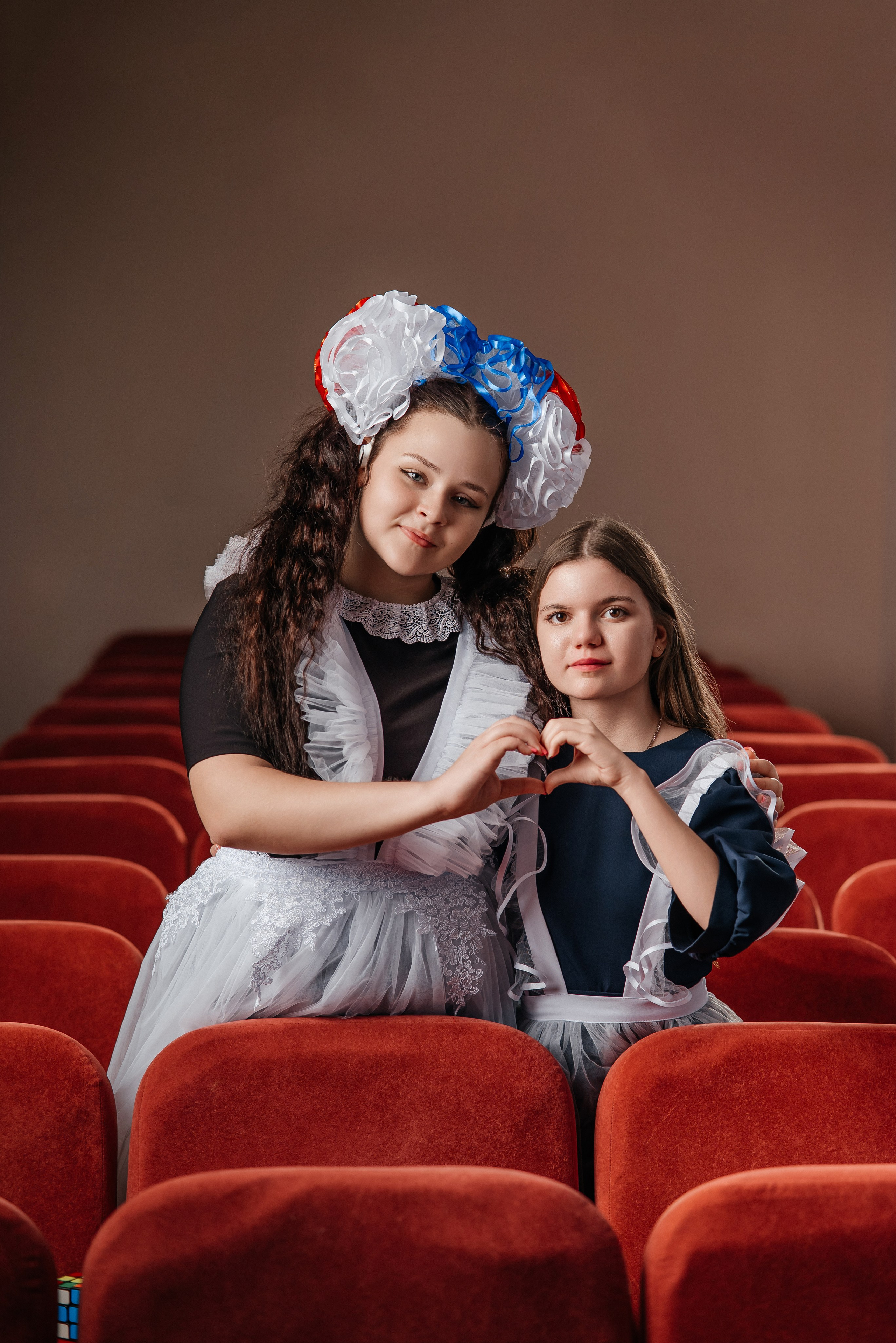 Классическая классика. Школьный фотограф в Валуйках. Фотосессии для выпускников и изготовление выпускных альбомов в городе Валуйки и в Белгородской области