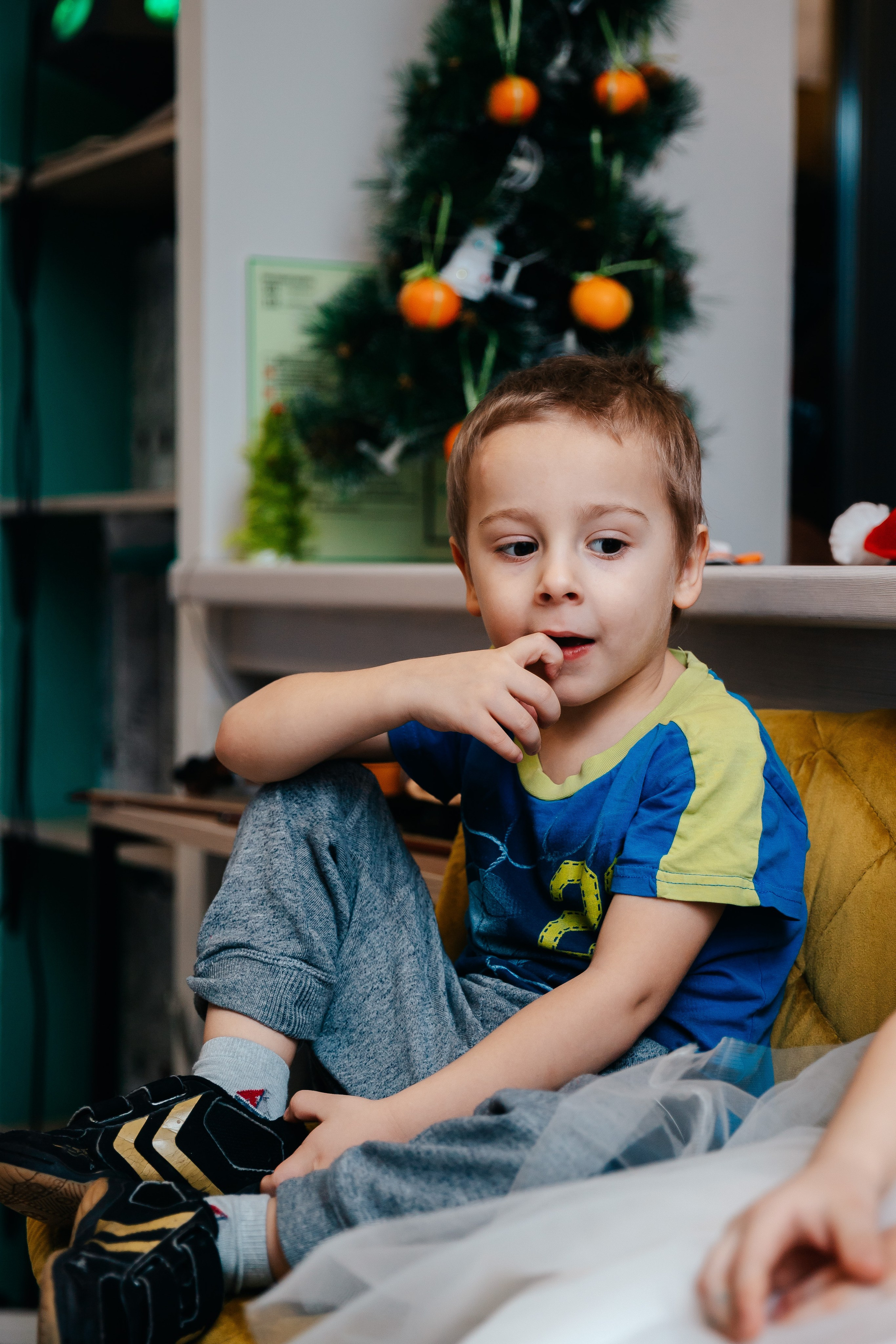 Новогодний утренник в Монтессори-школе. Семейный lifestyle фотограф в Санкт-Петербурге Людмила Пахомова