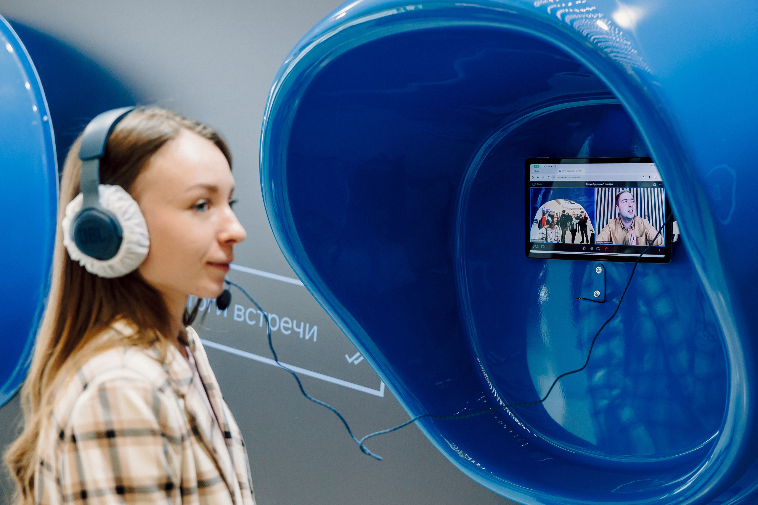 СКБ Контур — Форум будущего — Стенд. Лёшка Варзегов — фотограф