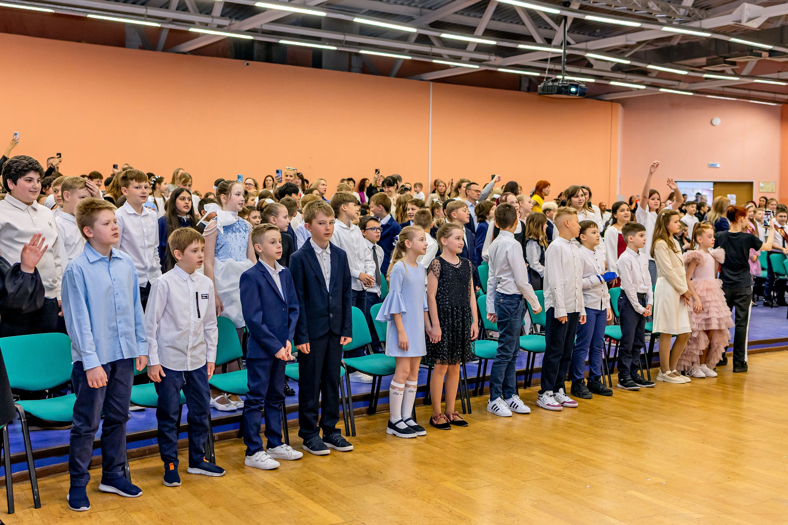 Выпускной праздник в начальной школе. Фотограф и видеограф Москва. Свадебный фотограф, видеограф. Выпускные альбомы. Оживающие альбомы