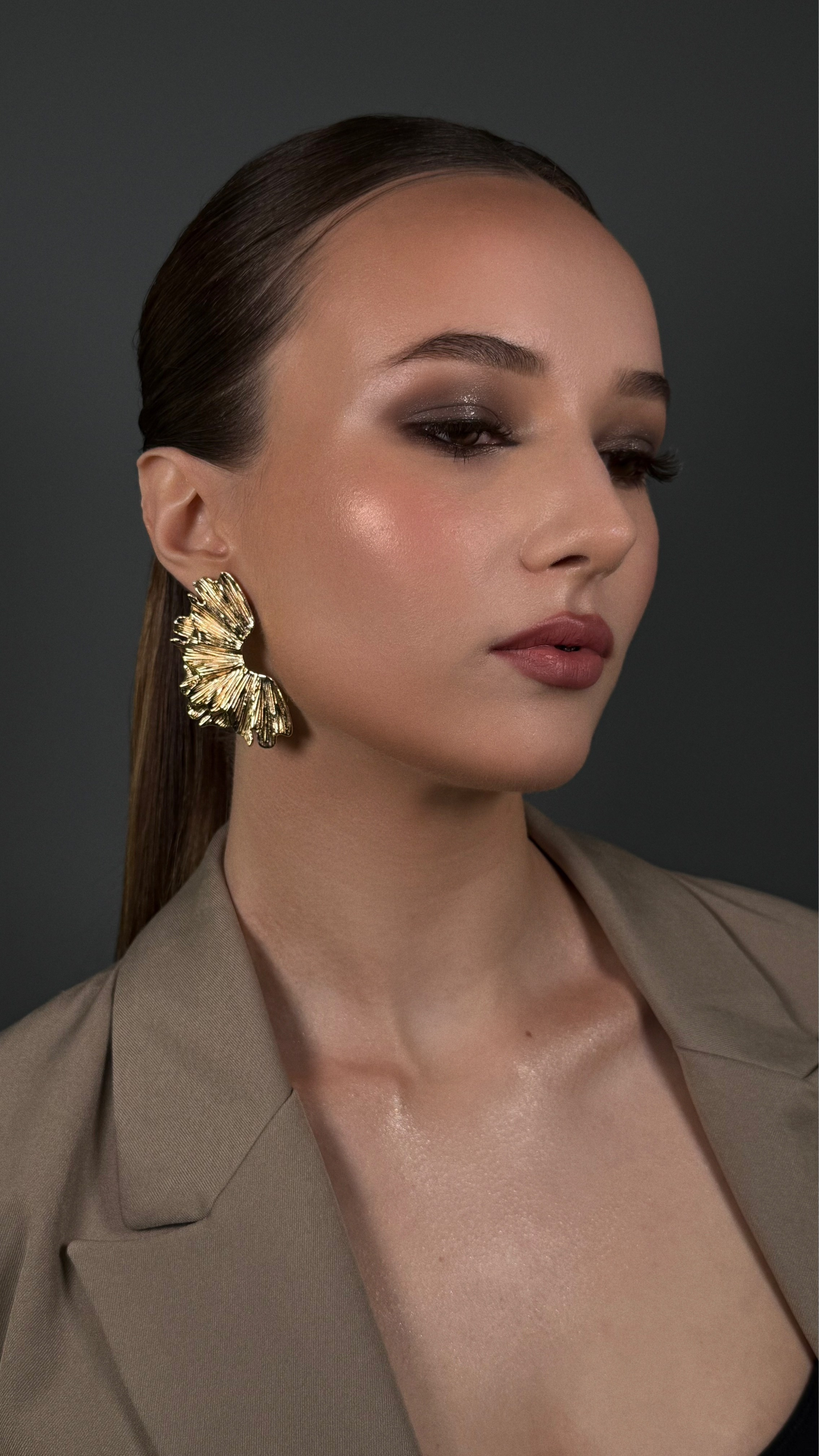 Образы. Студия визажистов, стилистов по прическам, бровистов и мастеров по ресницам