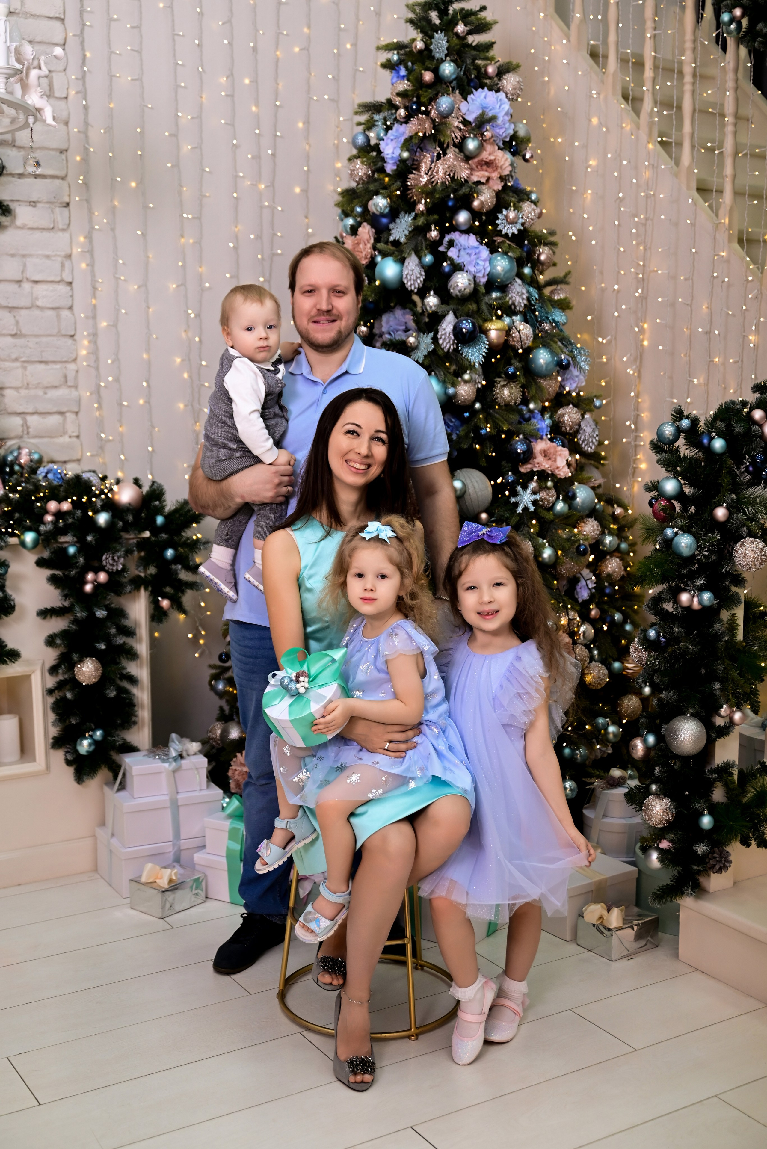 Новогодняя фотосессия. Фотостудия Зефир. Фотосессии в студии под ключ. Москва. Семейные и детские фотосессии