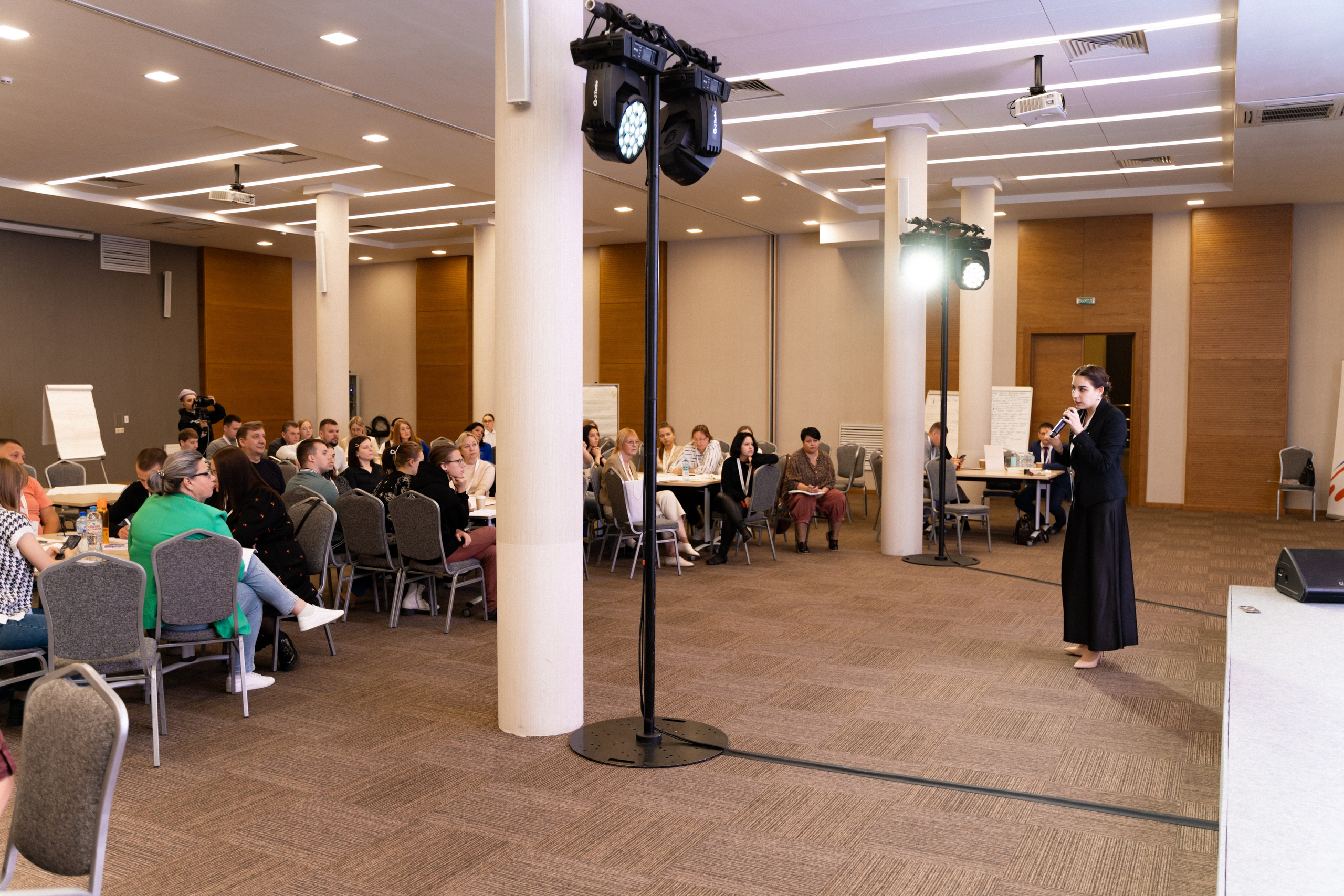 Окружной семинар в сфере профилактики от Росмолодежи в Амаксе 2024. Фотограф Надежда Погребняк | Рязань | Москва