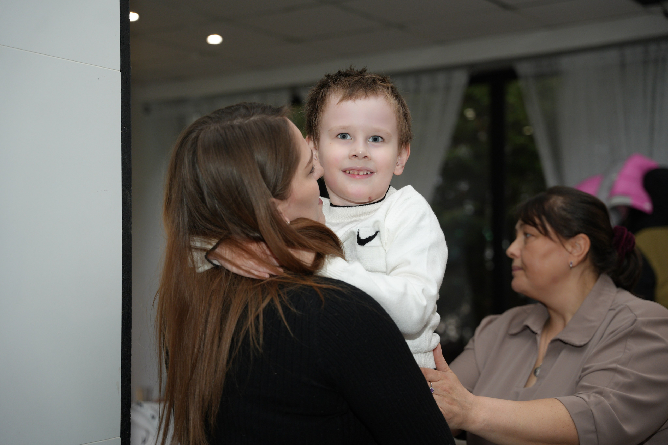 Социально —благотворительная акция «Ты в этом мире не один», посвященная Международному дню инвалидов. ВЫПУСКНЫЕ АЛЬБОМЫ, Школьный фотограф, семейный и свадебный в Саратове и области Ольга Плаксина