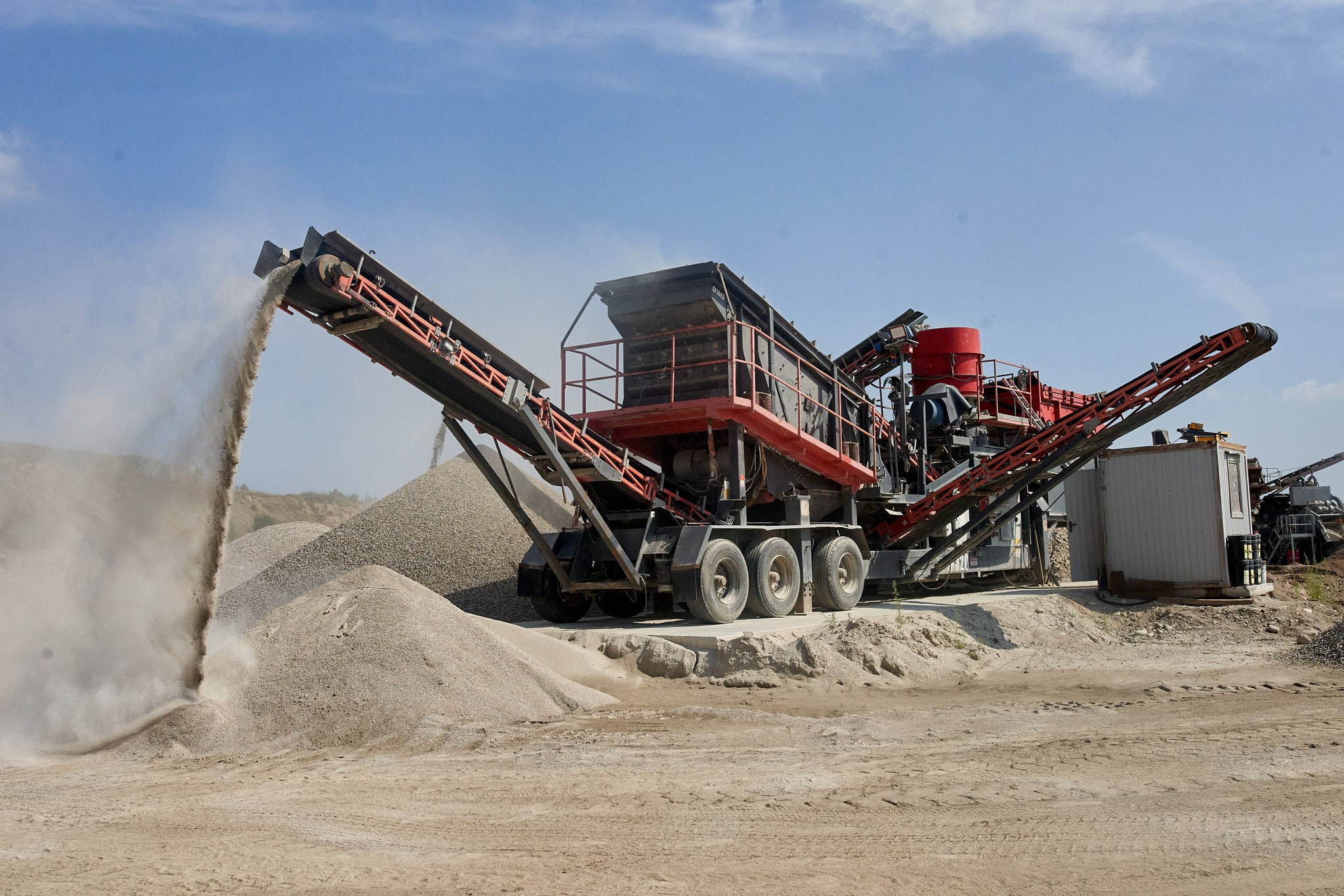 Сортировка песка. Фотосъемка промышленности. Бизнес промышленая съемка.