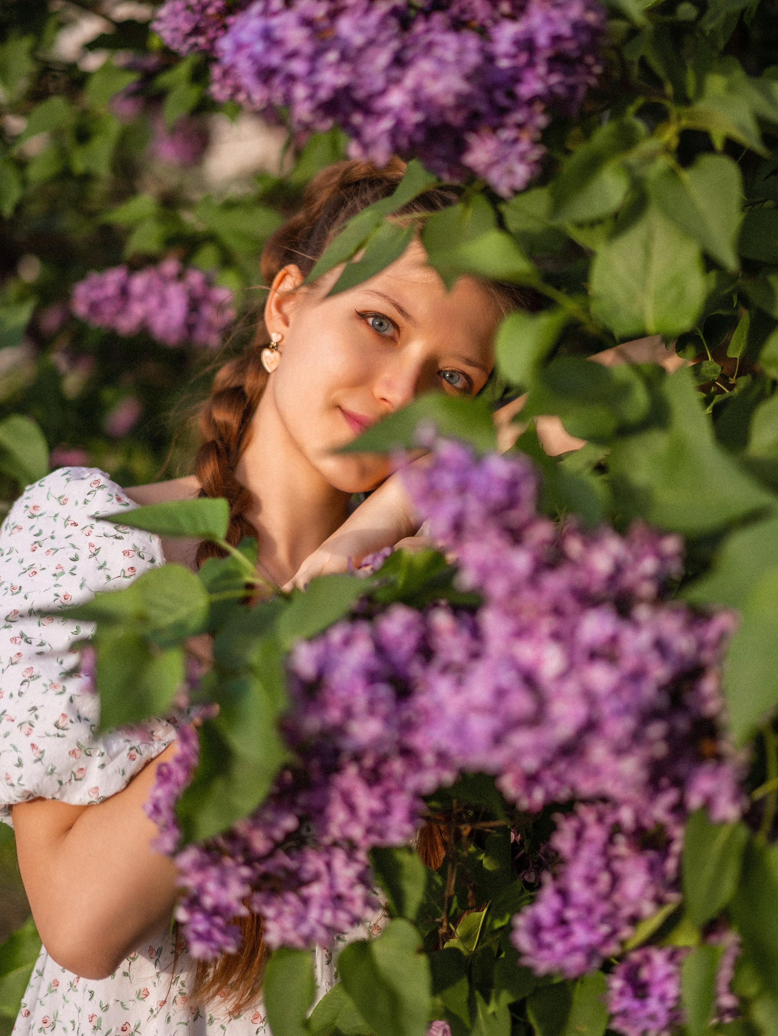 Ольга — фотосессия в сиреневом саду. Фотограф Москва