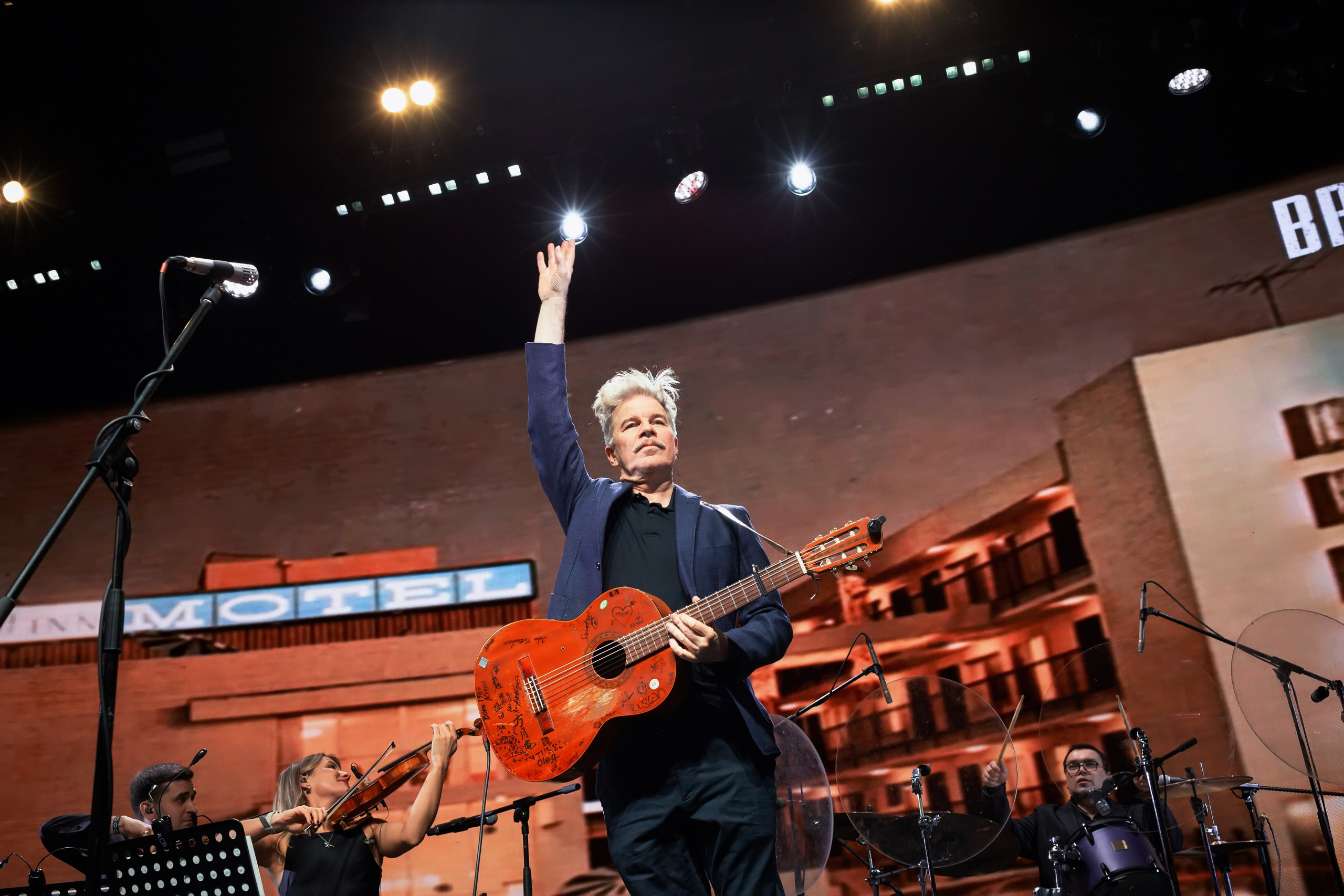 концертный фотограф в Санкт-Петербурге, фоторепортаж с концерта группы Brazzaville в клубе Аврора (Aurora Concert Hall) март 2026