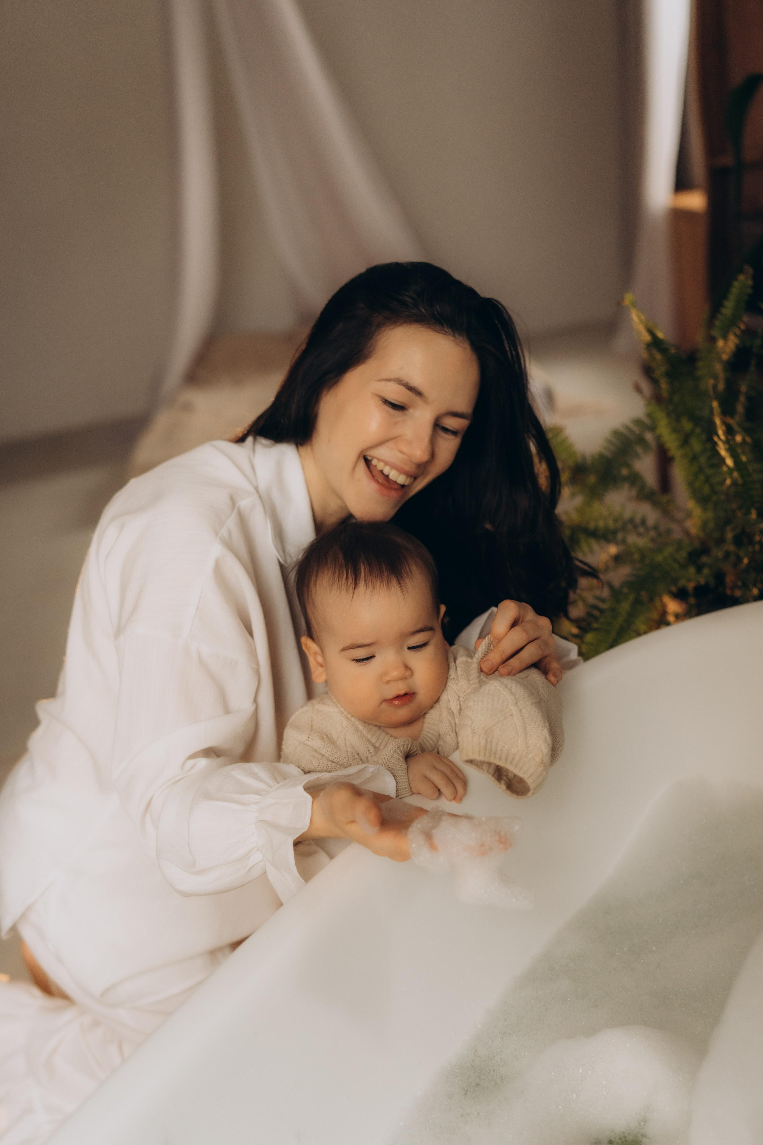 Мама с дочкой, банные процедуры. Семейный фотограф в Казани