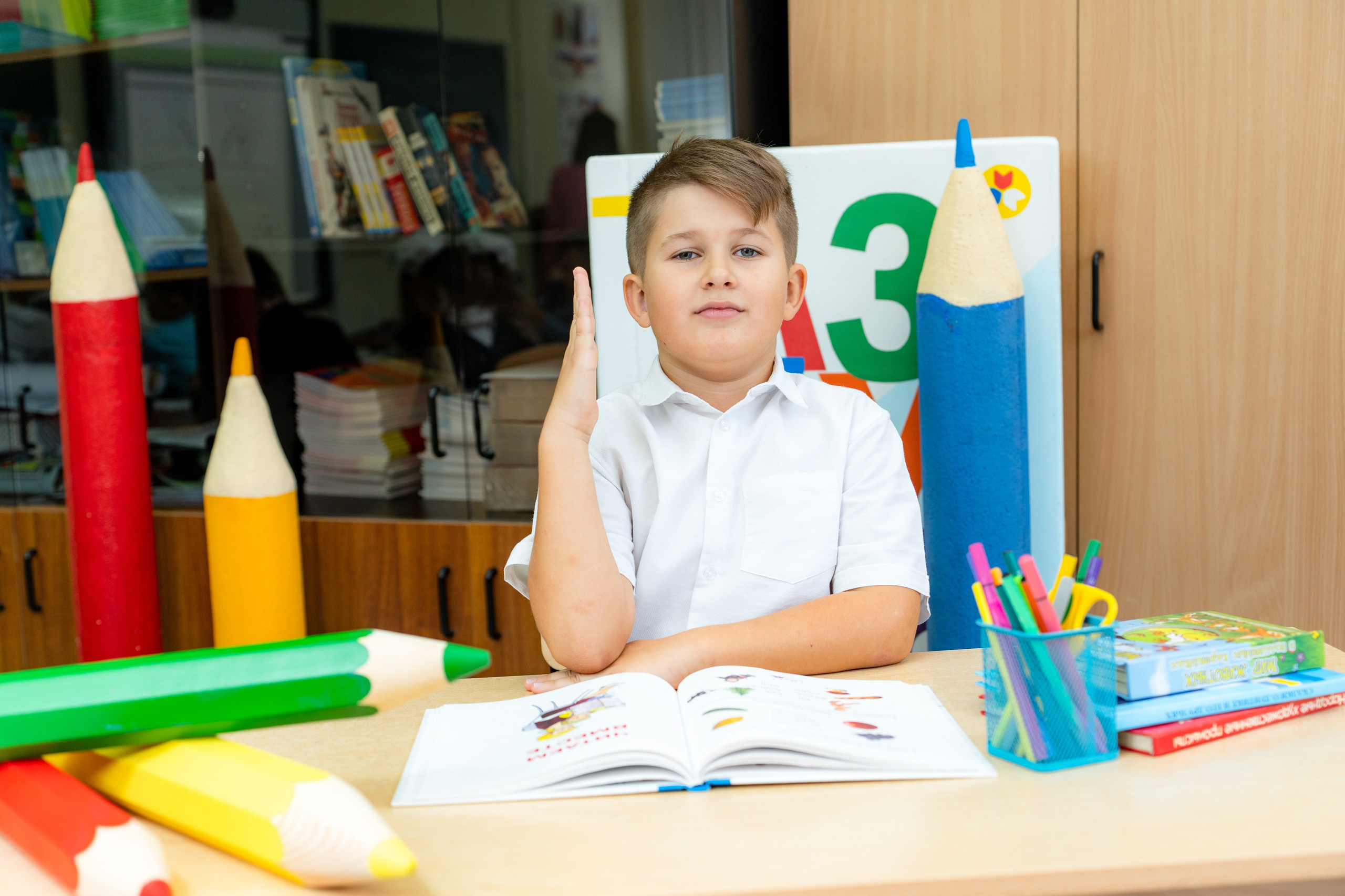 Фотосессия класса в кабинете. Улыбка выездная фотостудия Красноярск