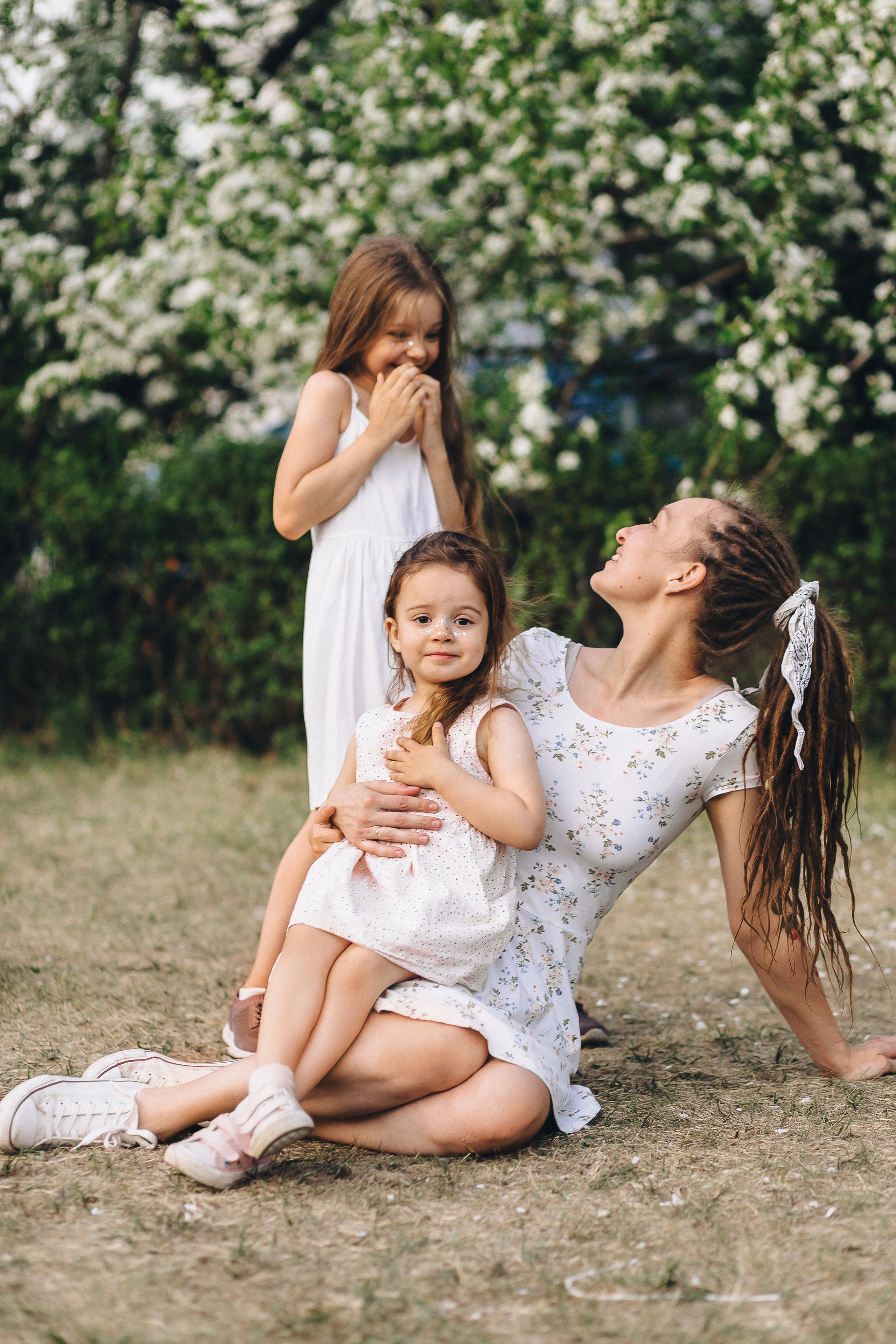 Катя с дочами. Фотограф Бурятии София Андриянова