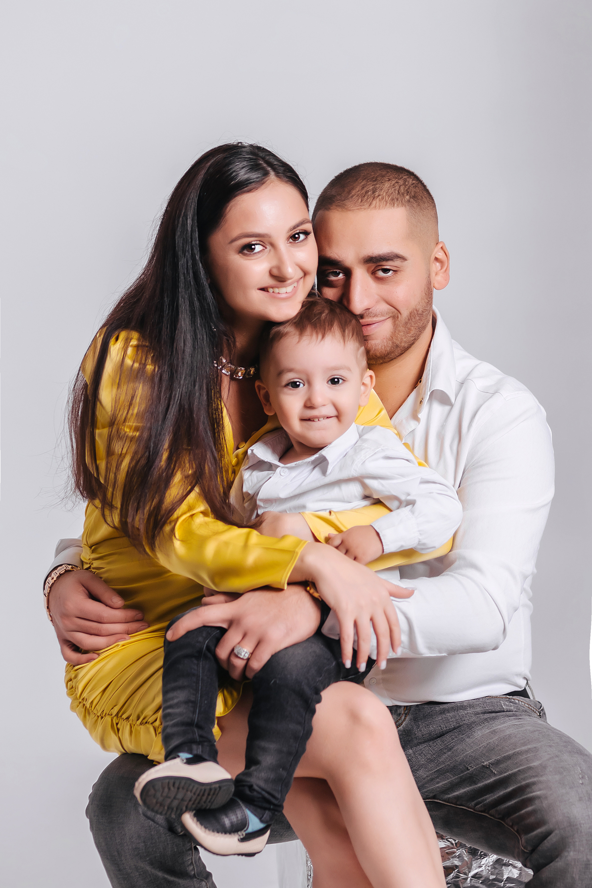 Фрунз, Амалия и их сын Даниэль. Фотограф Бурятии София Андриянова