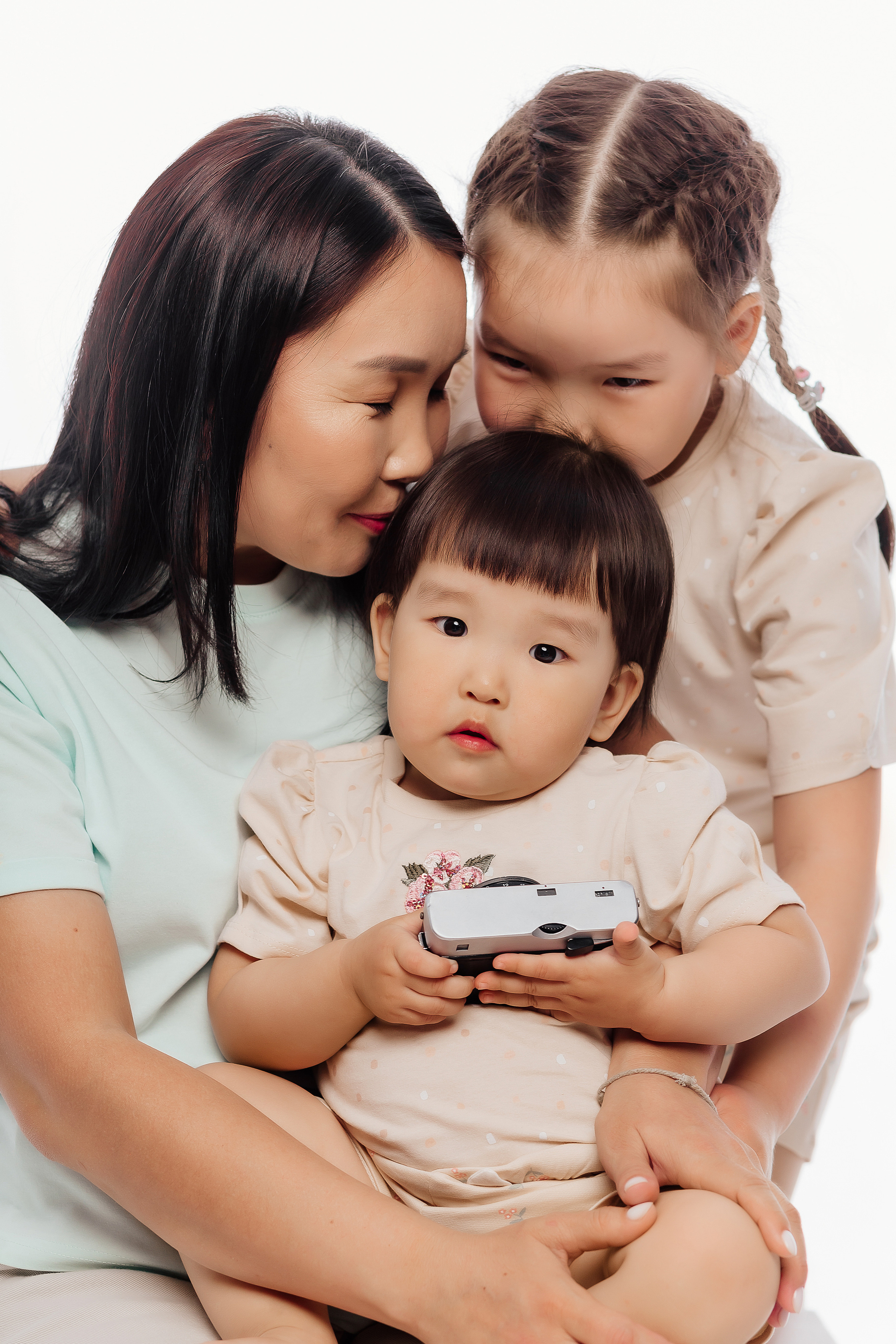 Мама и дочки. Фотограф Бурятии София Андриянова