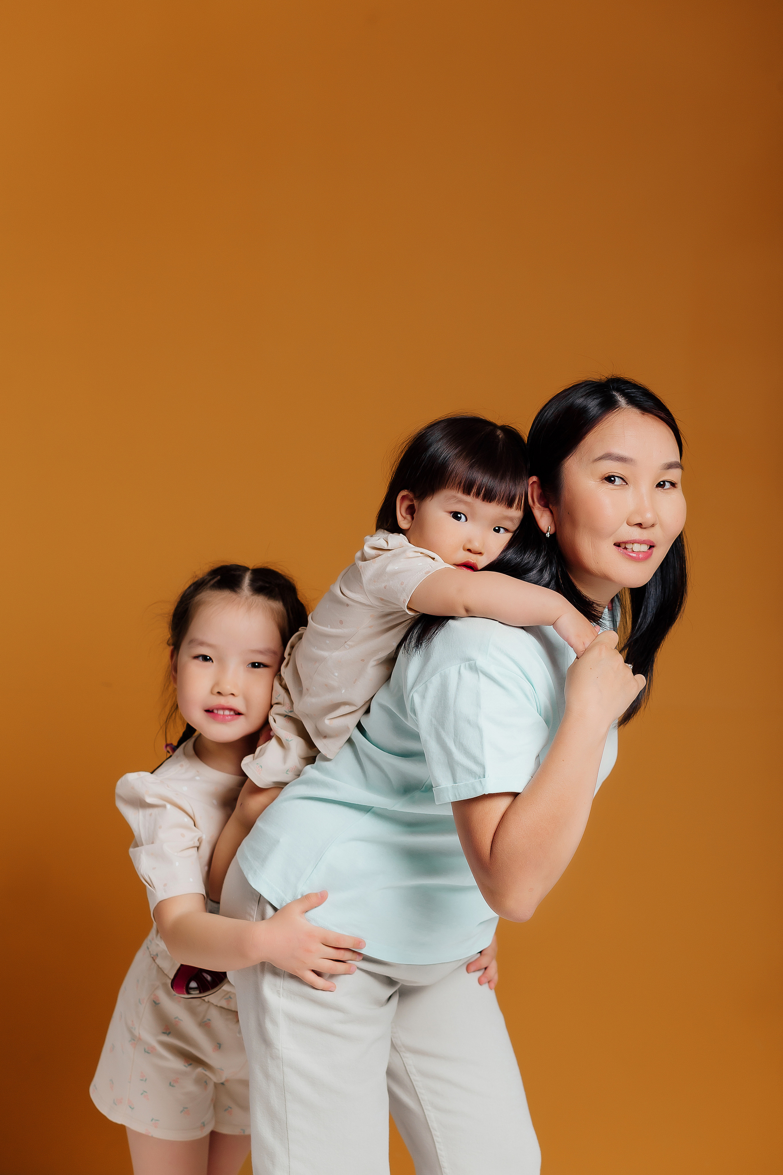 Мама и дочки. Фотограф Бурятии София Андриянова