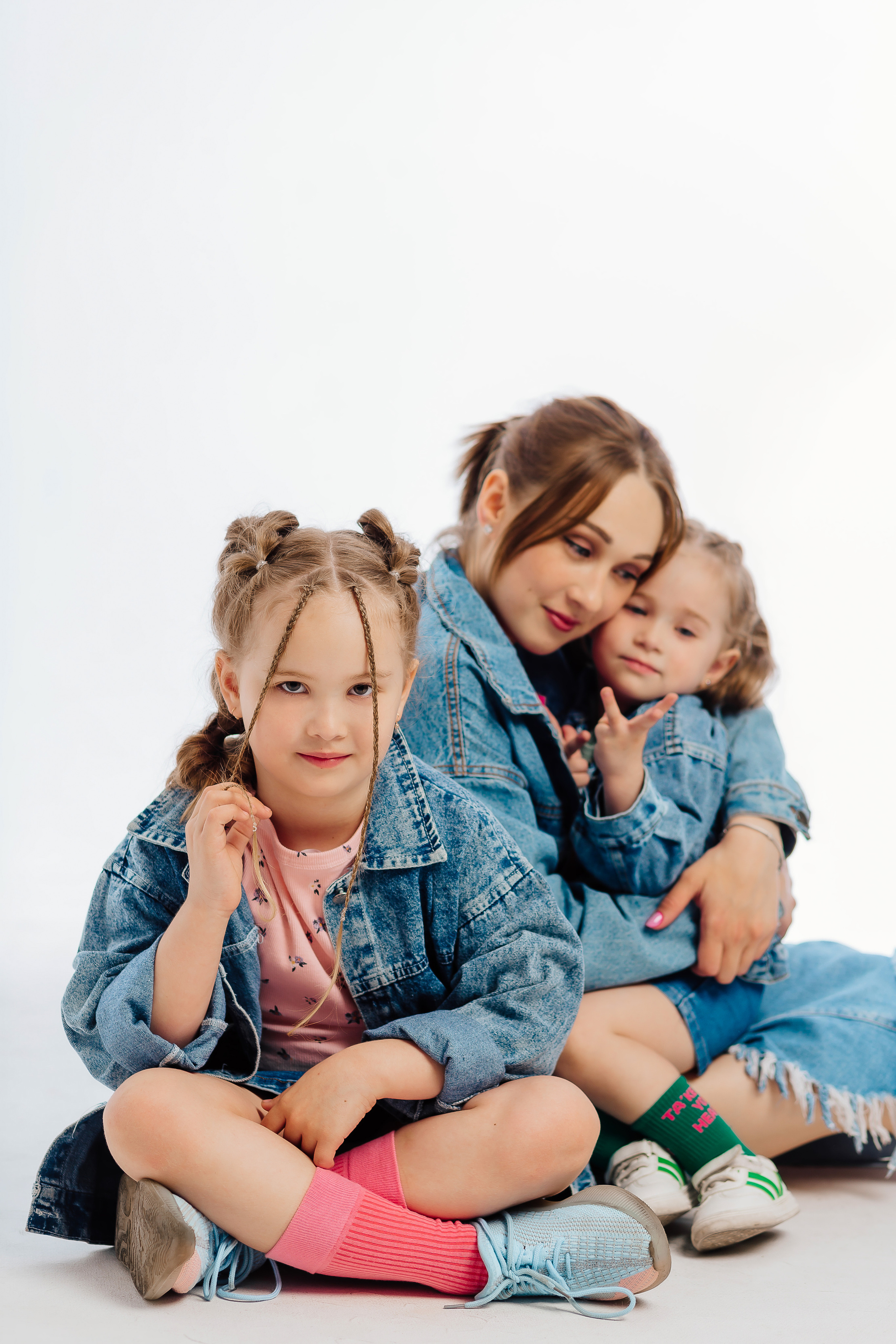 Женя с дочками. Фотограф Бурятии София Андриянова