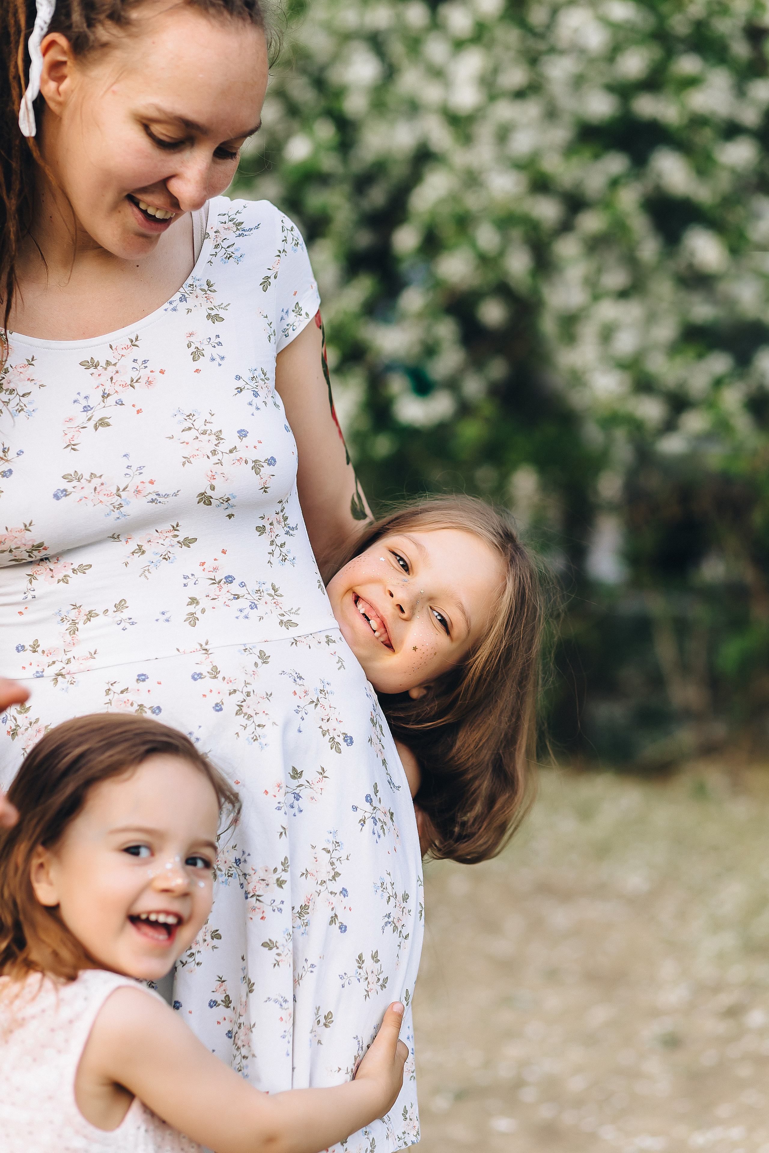 Катя с дочами. Фотограф Бурятии София Андриянова