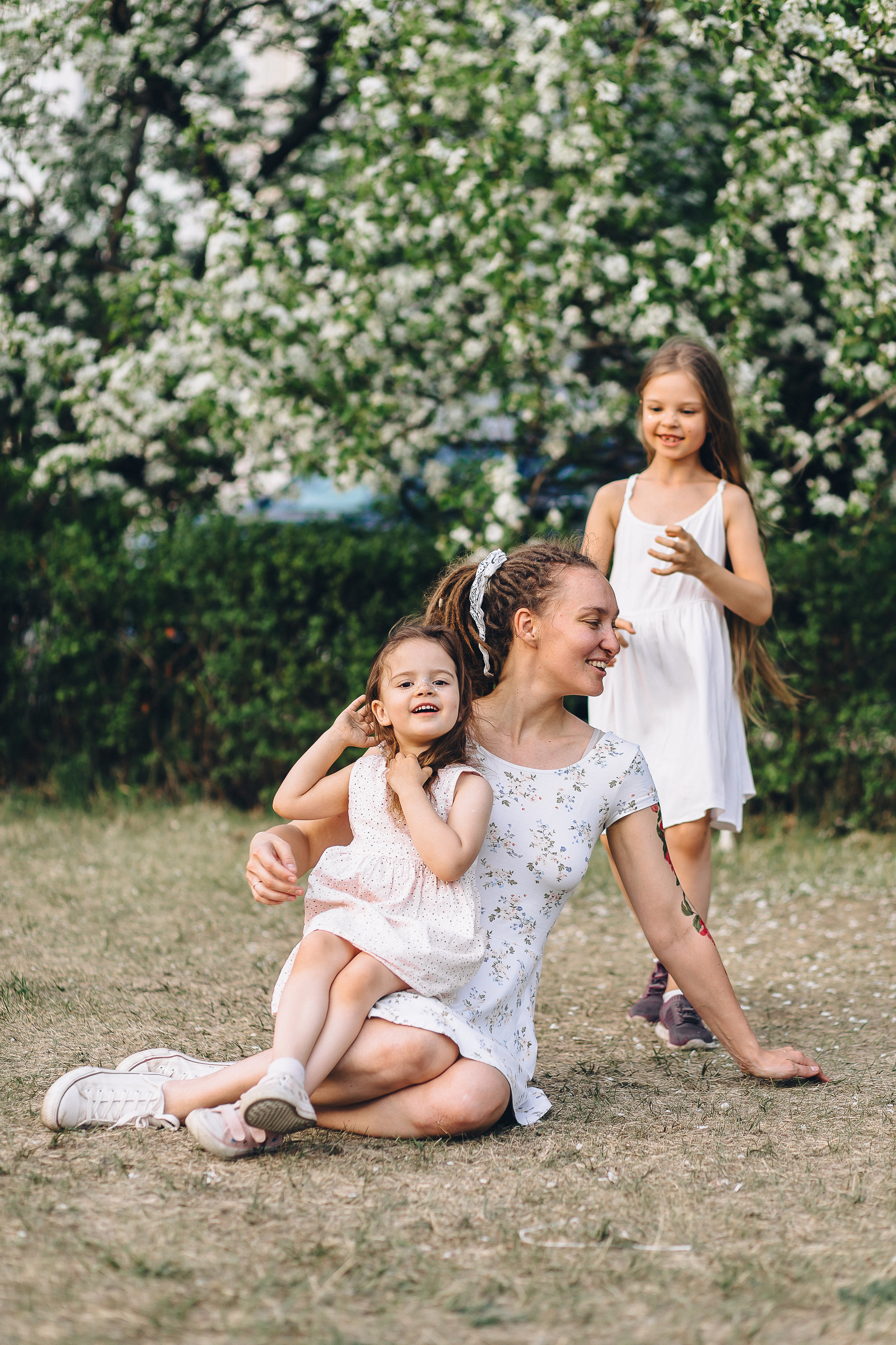 Катя с дочами. Фотограф Бурятии София Андриянова