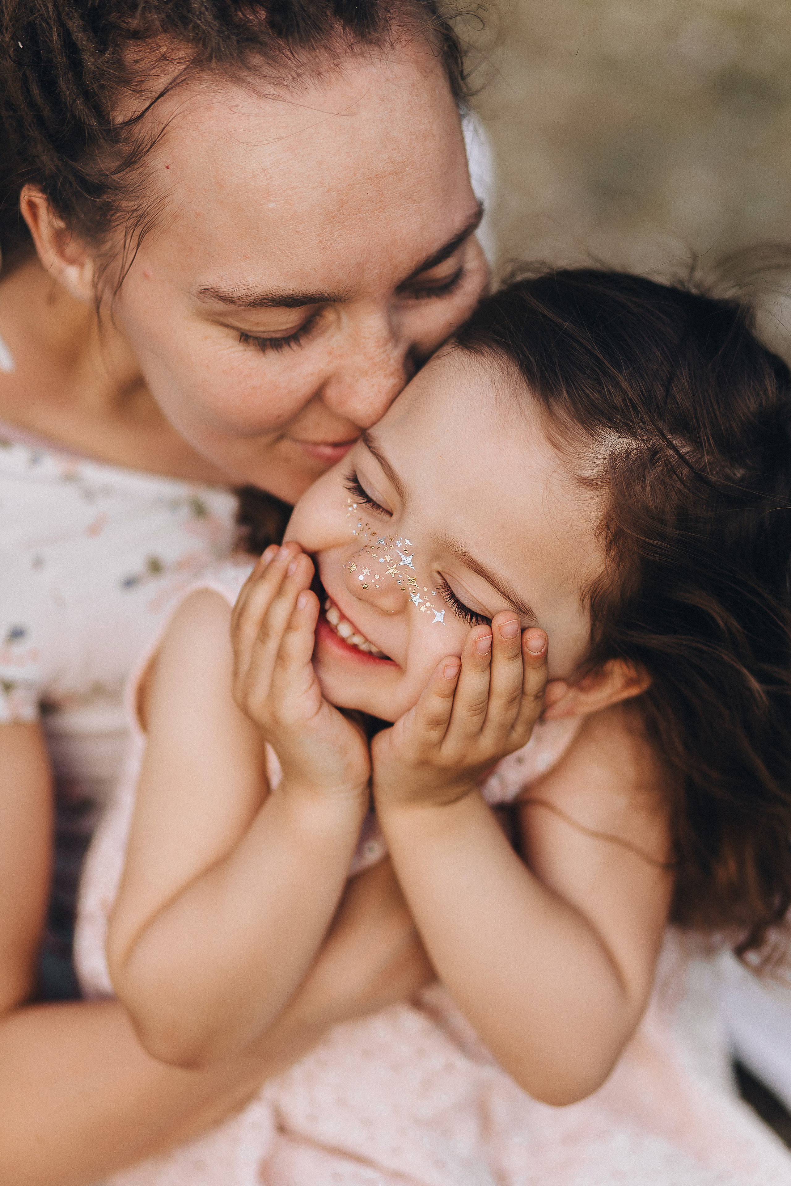 Катя с дочами. Фотограф Бурятии София Андриянова