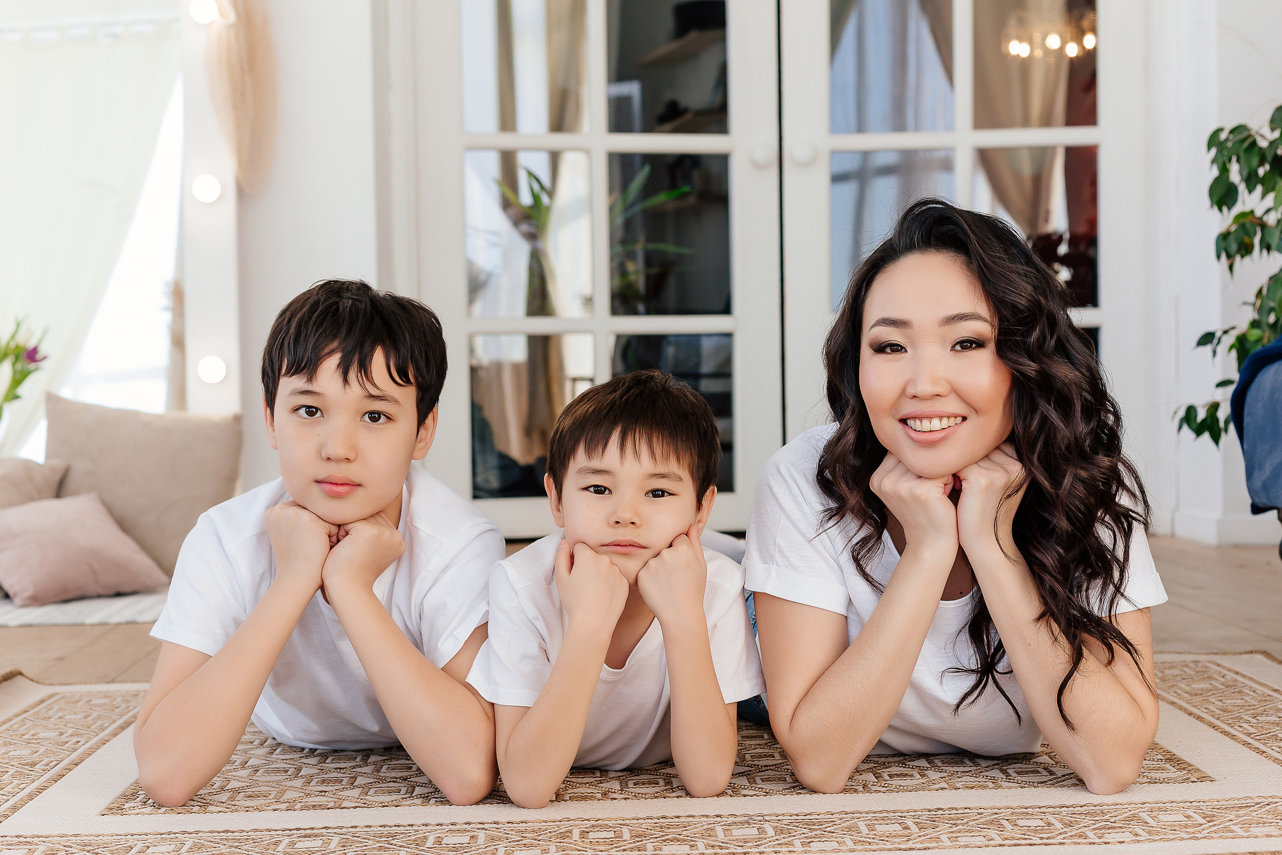 Ксения с сыновьями. Фотограф Бурятии София Андриянова