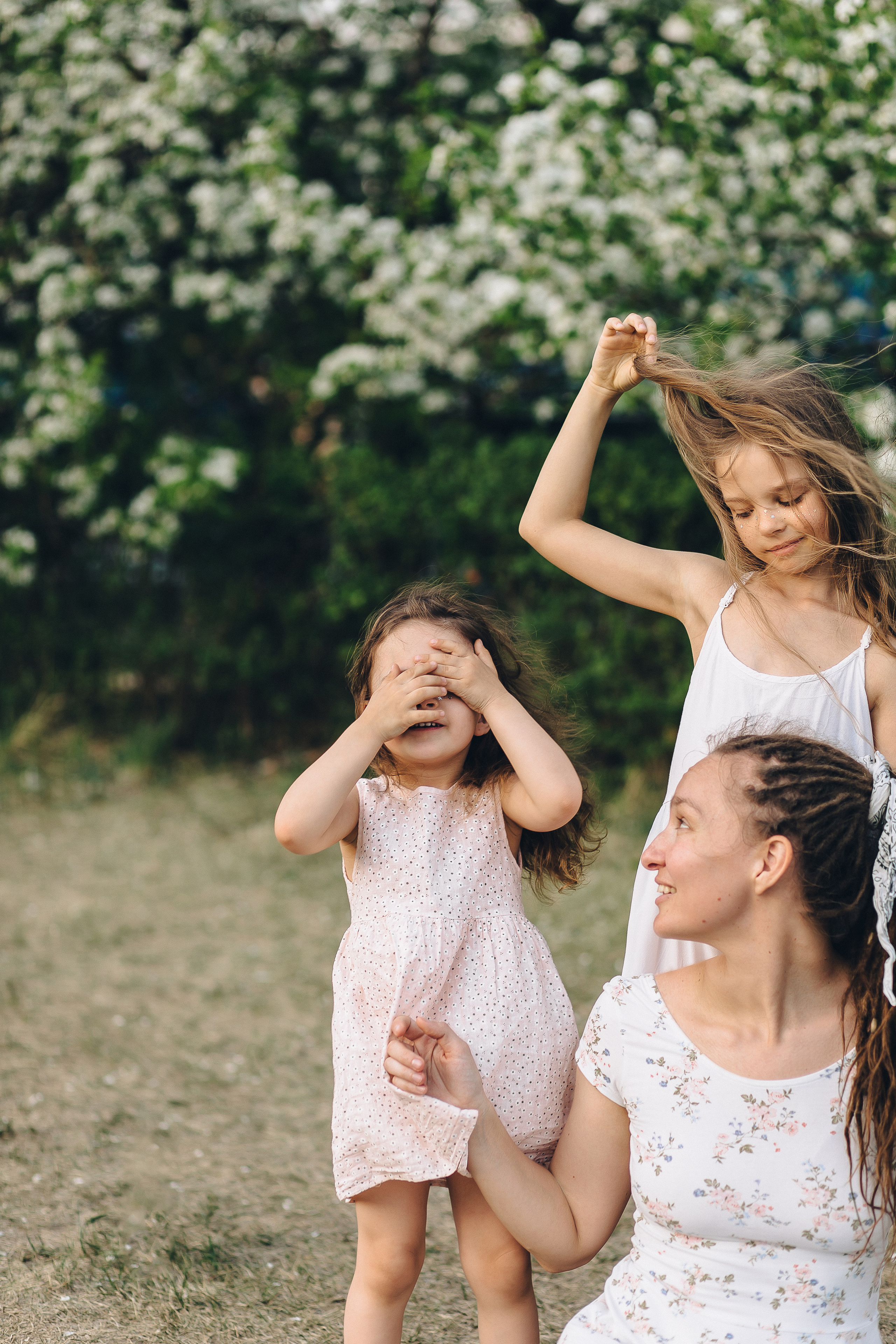 Катя с дочами. Фотограф Бурятии София Андриянова