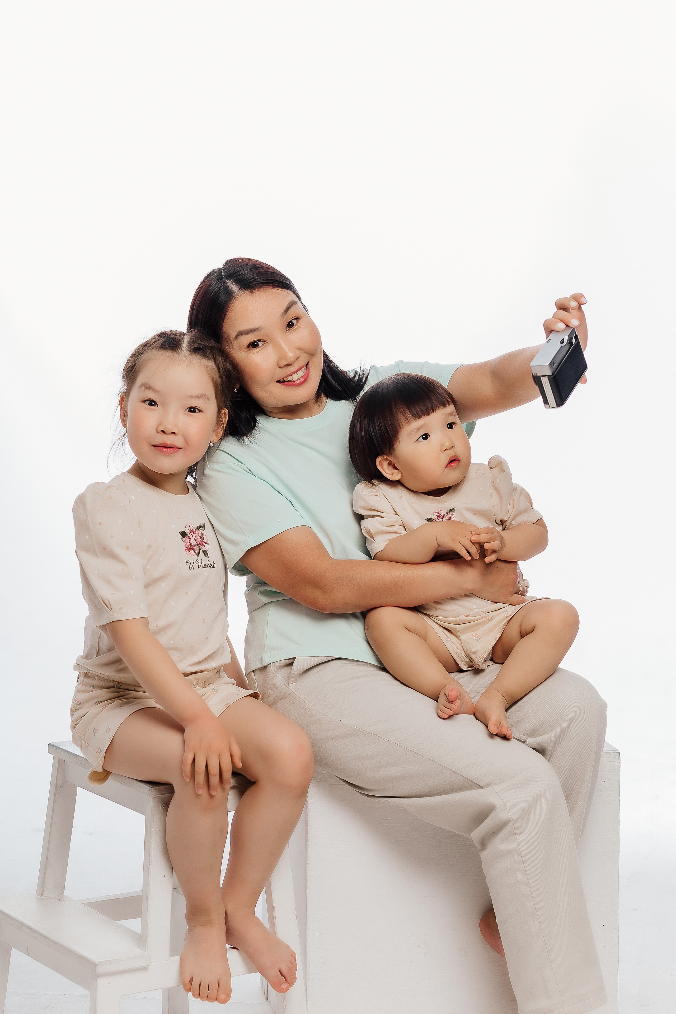 Мама и дочки. Фотограф Бурятии София Андриянова