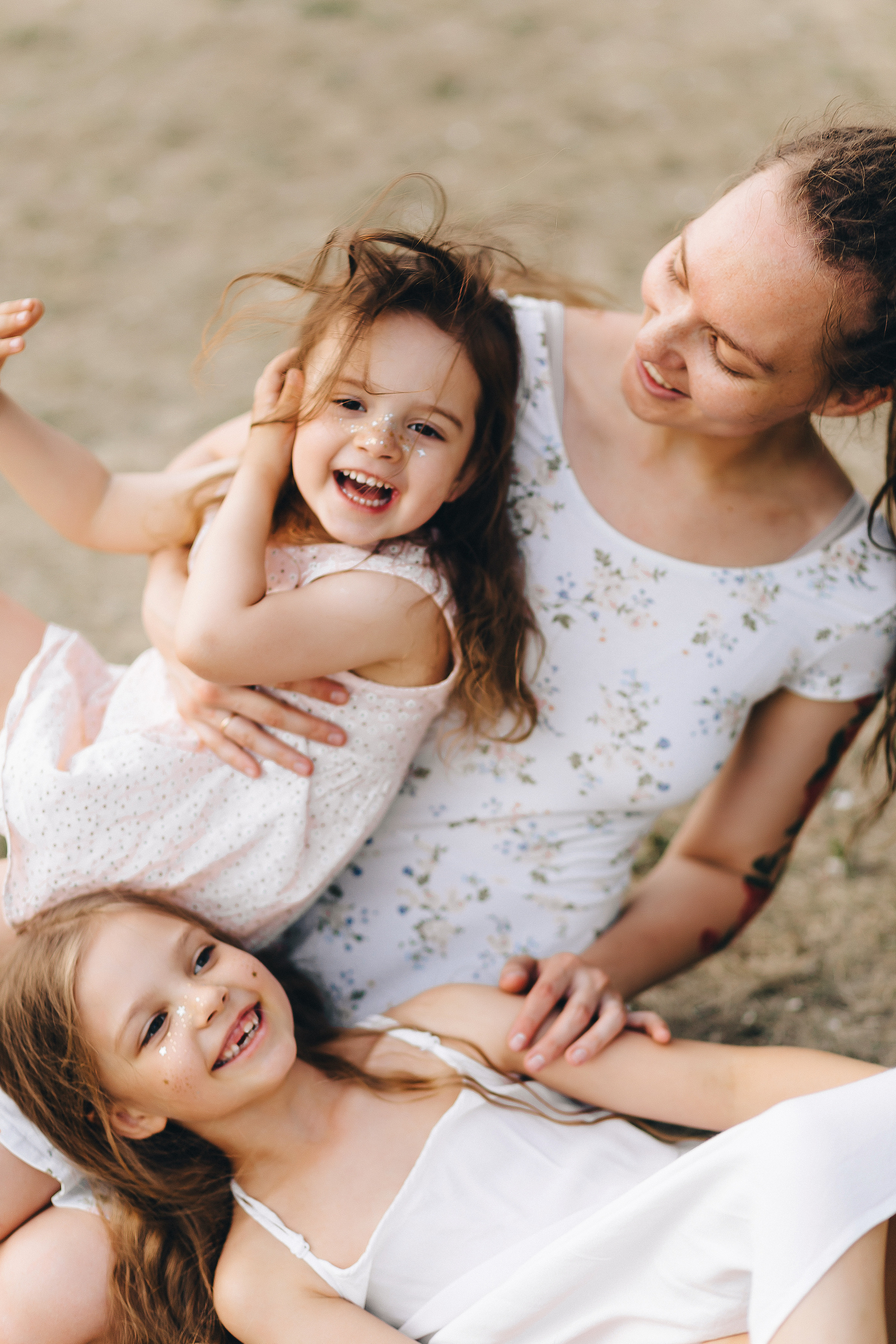 Катя с дочами. Фотограф Бурятии София Андриянова