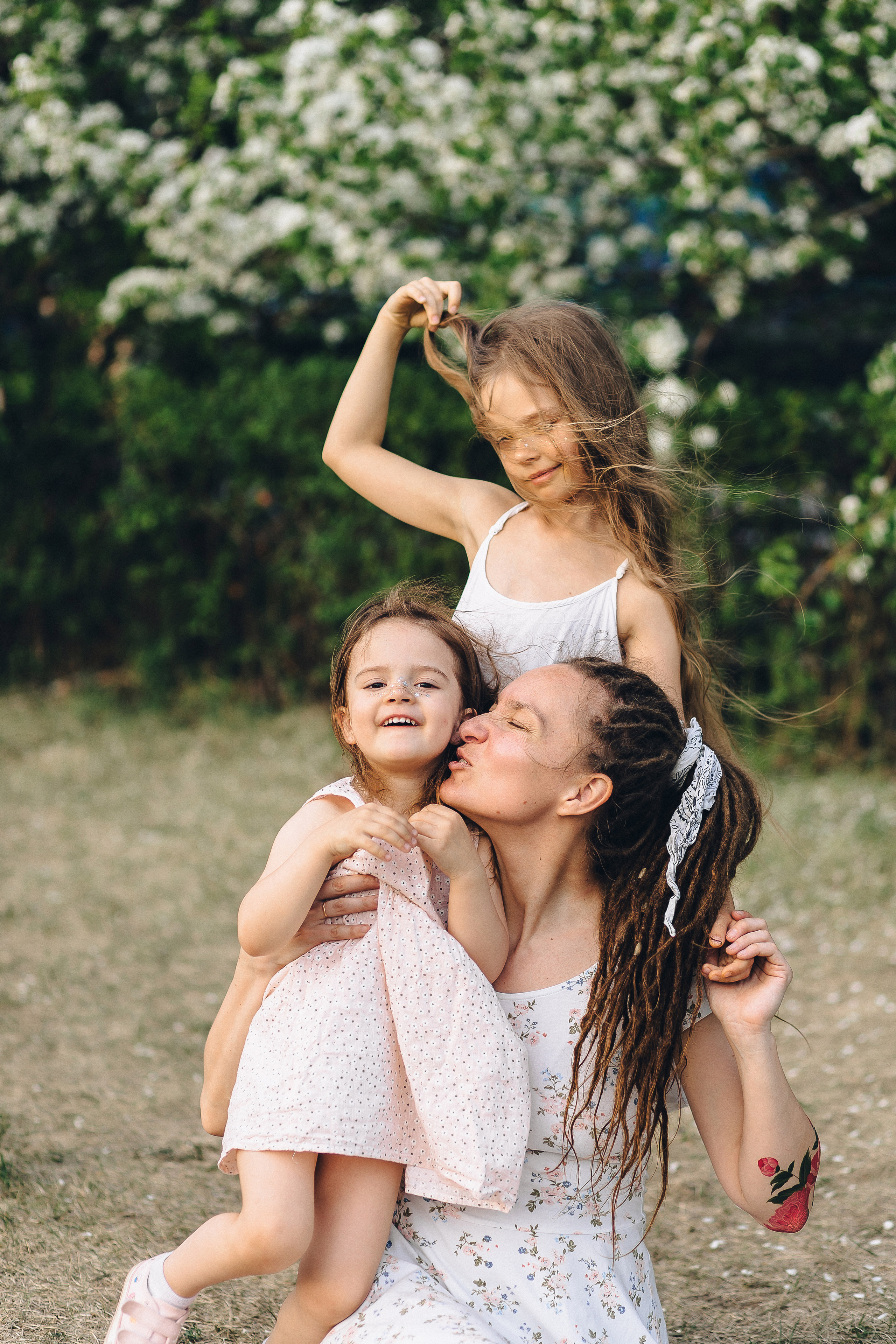 Катя с дочами. Фотограф Бурятии София Андриянова