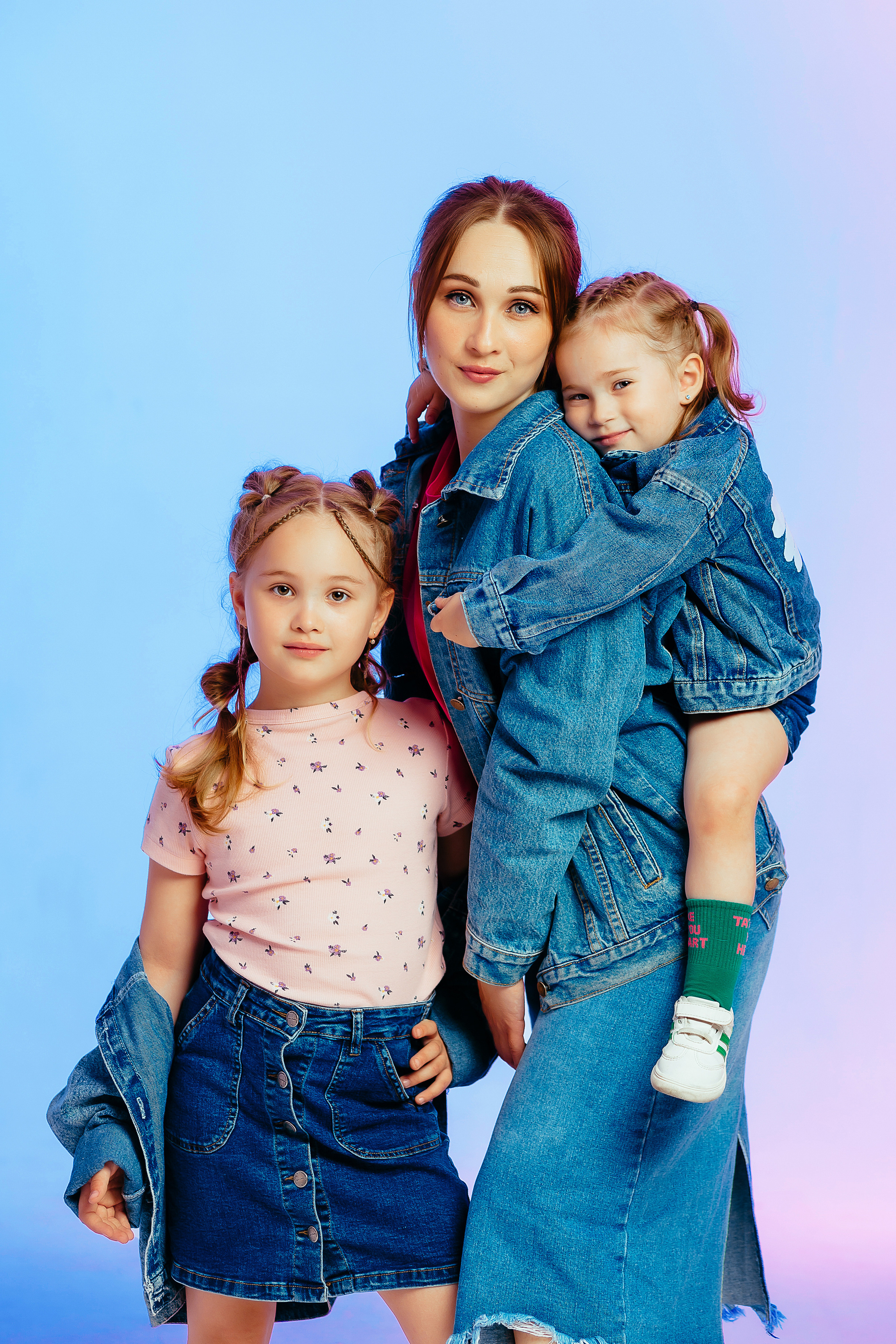 Женя с дочками. Фотограф Бурятии София Андриянова