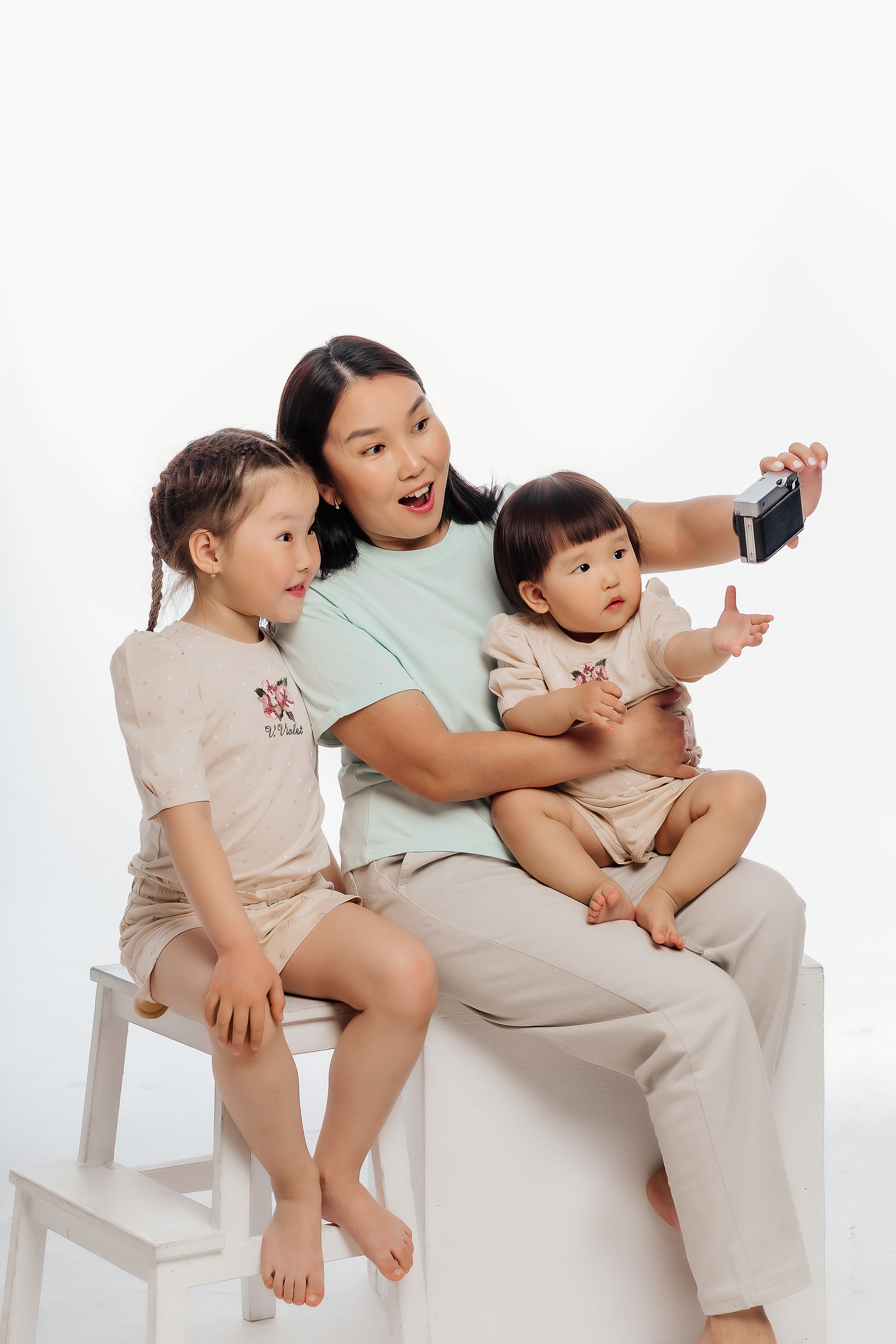 Мама и дочки. Фотограф Бурятии София Андриянова