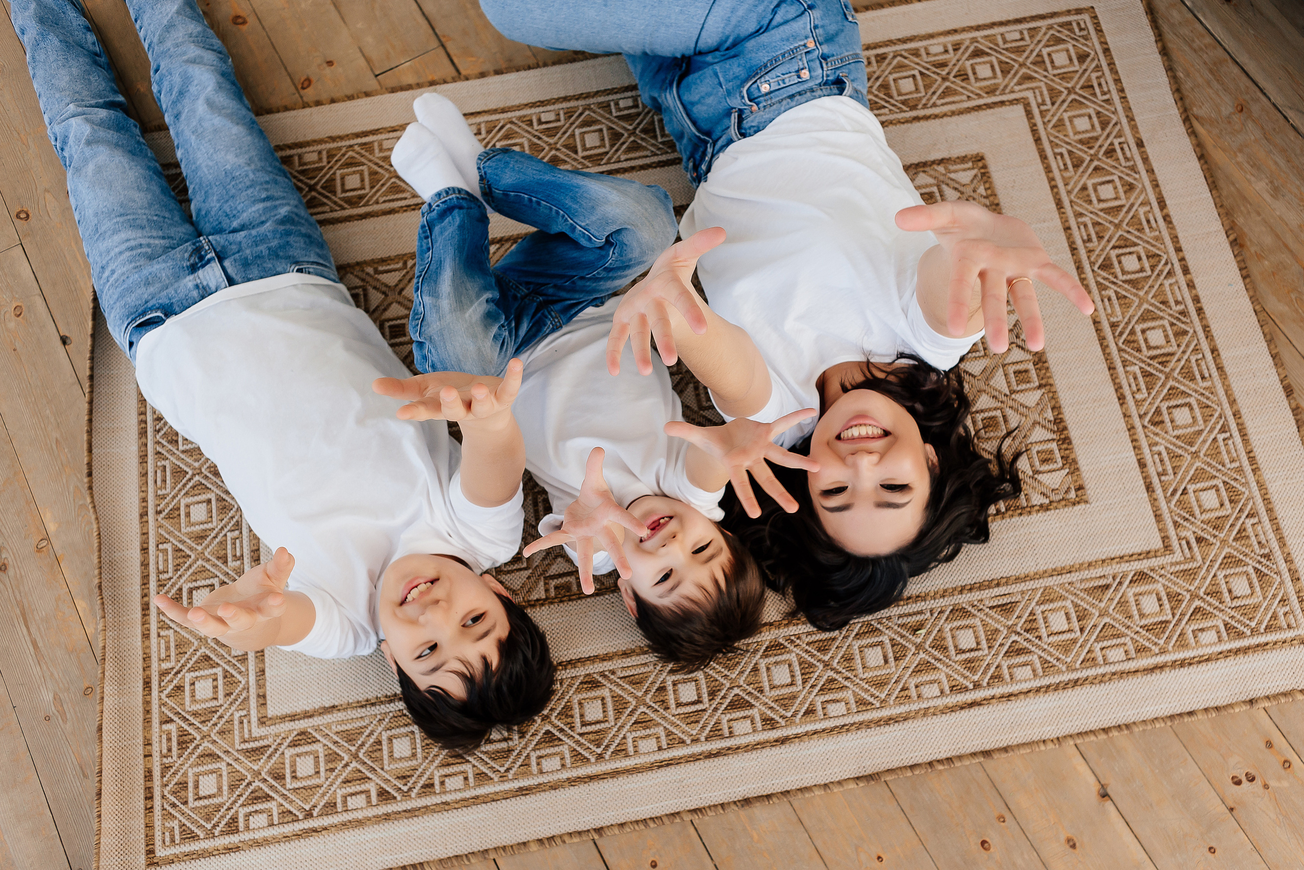 Ксения с сыновьями. Фотограф Бурятии София Андриянова