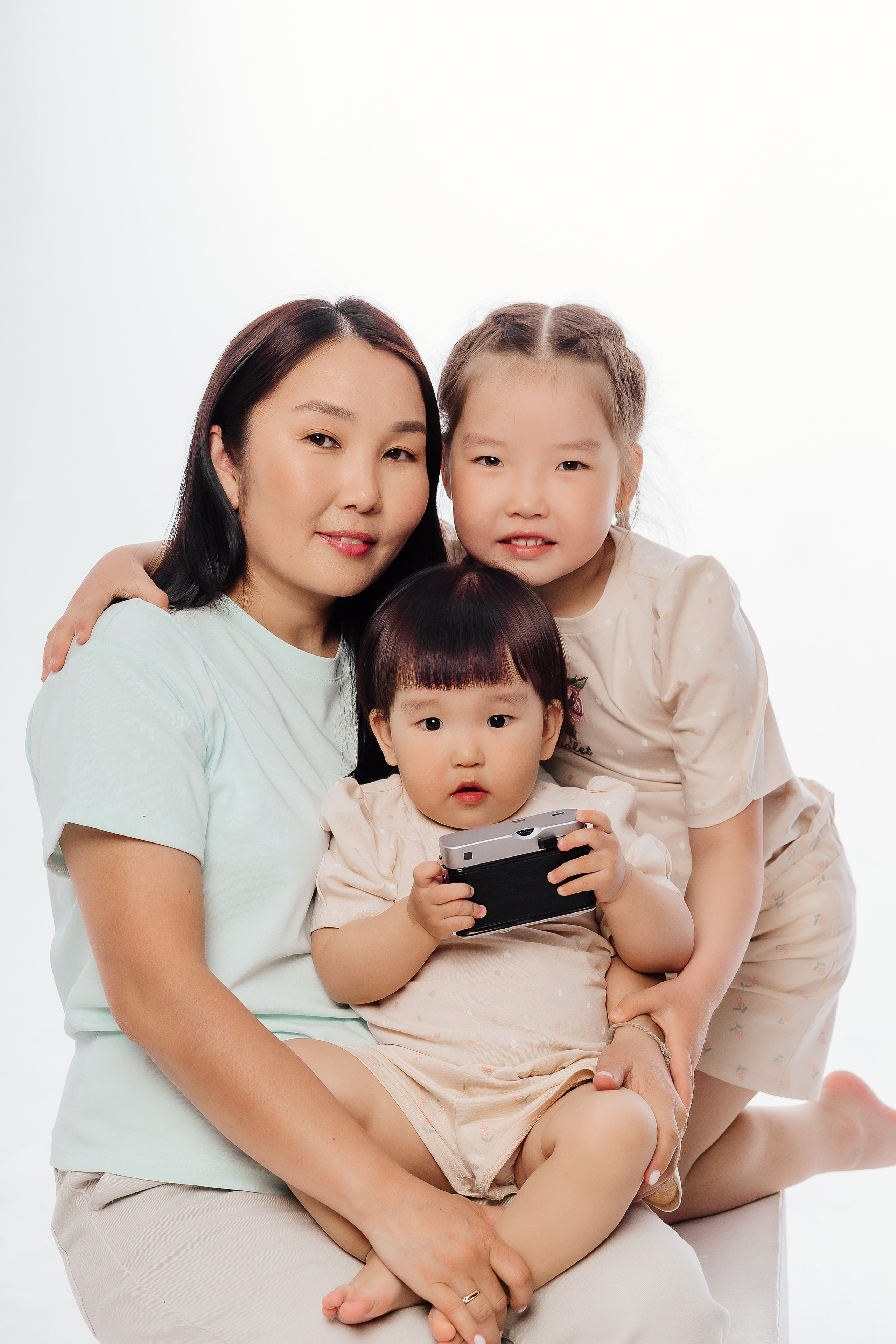 Мама и дочки. Фотограф Бурятии София Андриянова