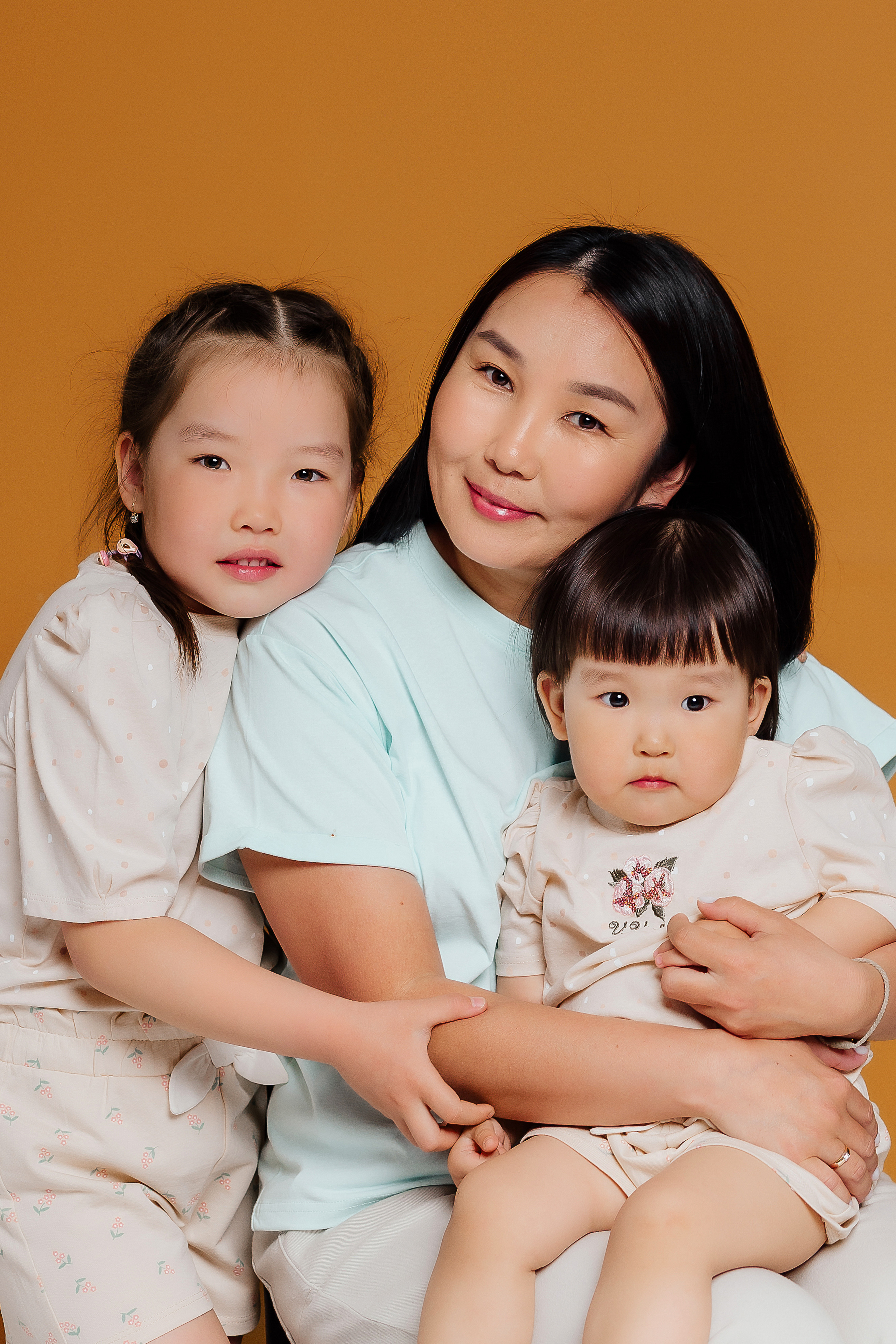 Мама и дочки. Фотограф Бурятии София Андриянова