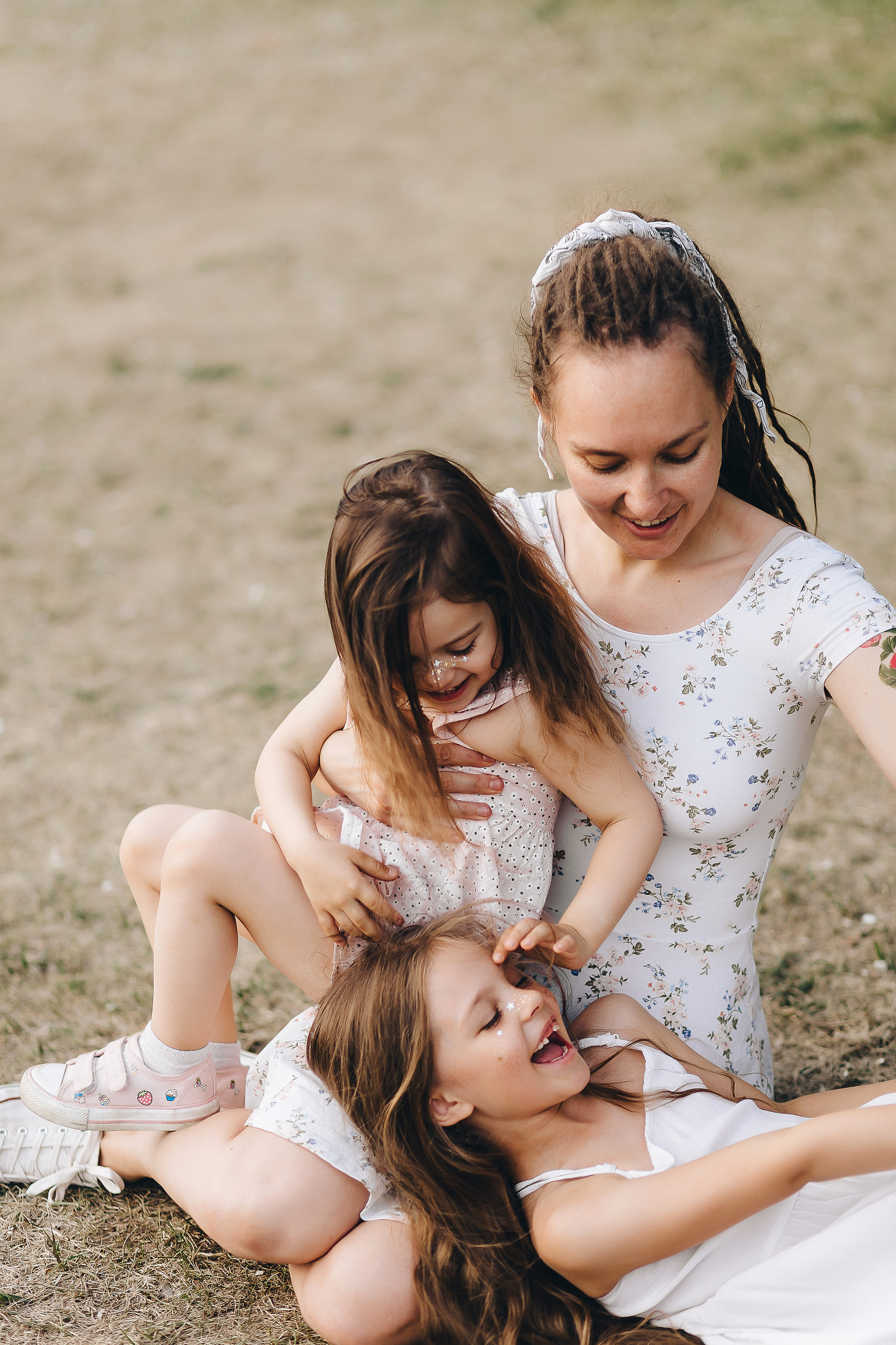 Катя с дочами. Фотограф Бурятии София Андриянова