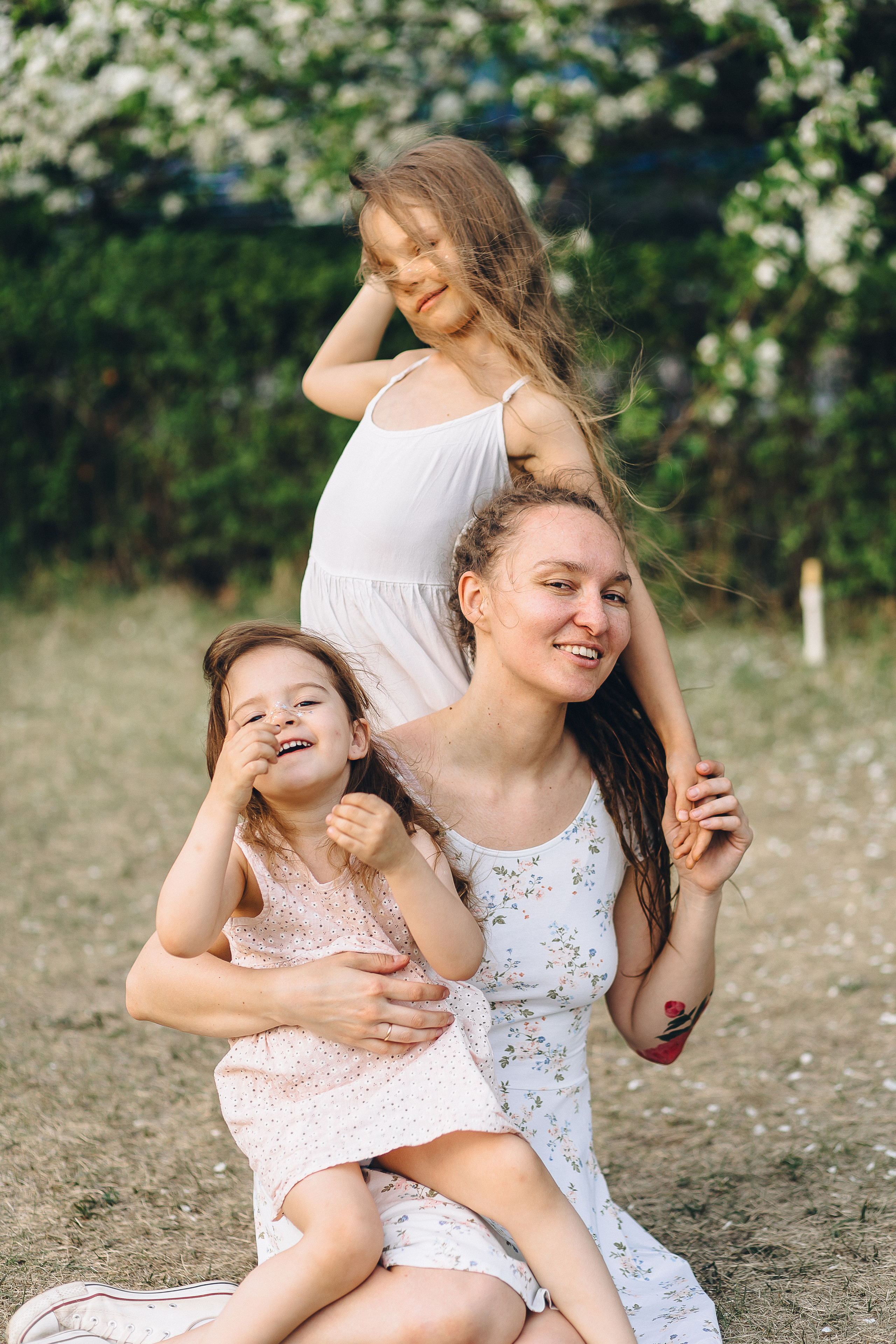 Катя с дочами. Фотограф Бурятии София Андриянова