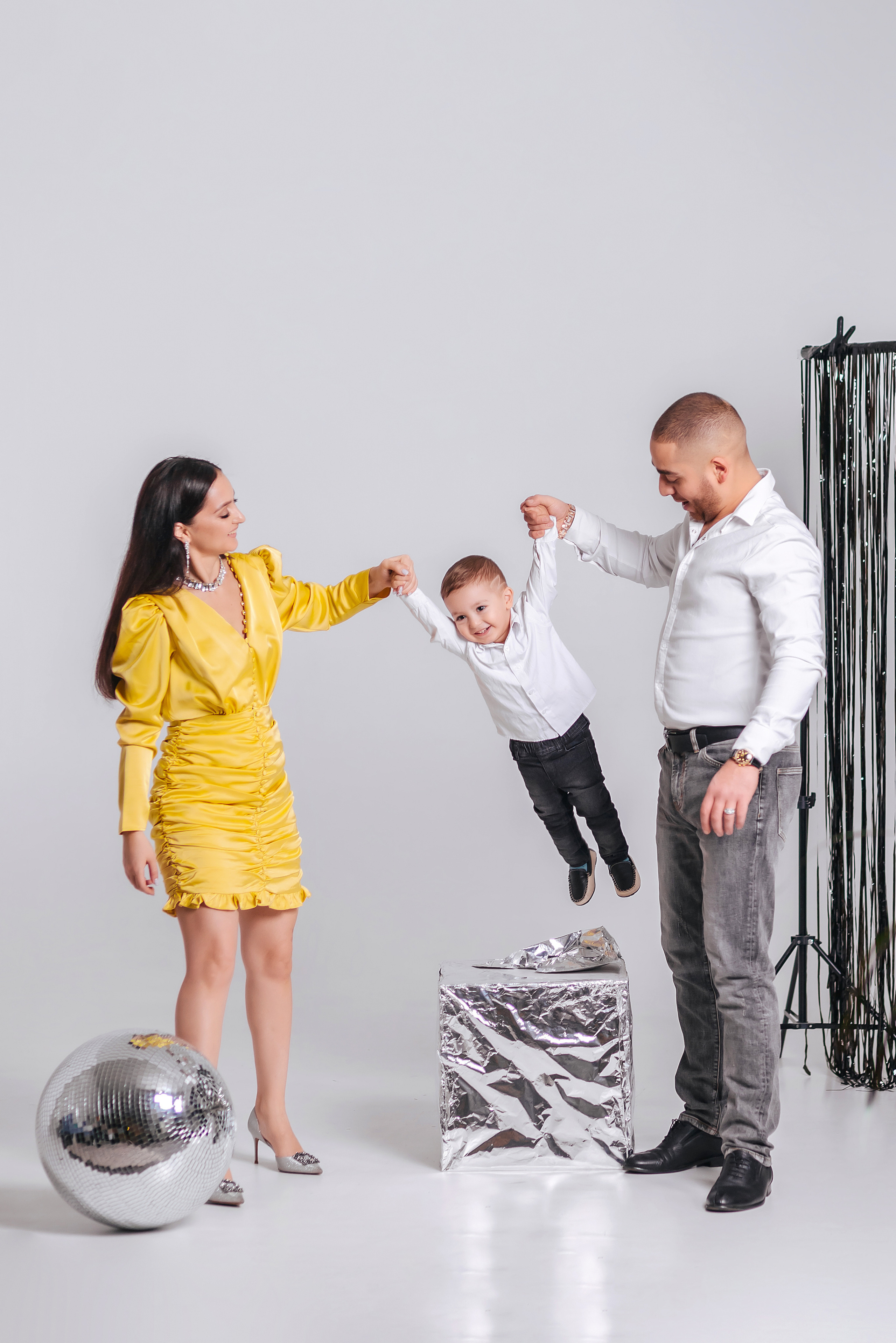 Фрунз, Амалия и их сын Даниэль. Фотограф Бурятии София Андриянова