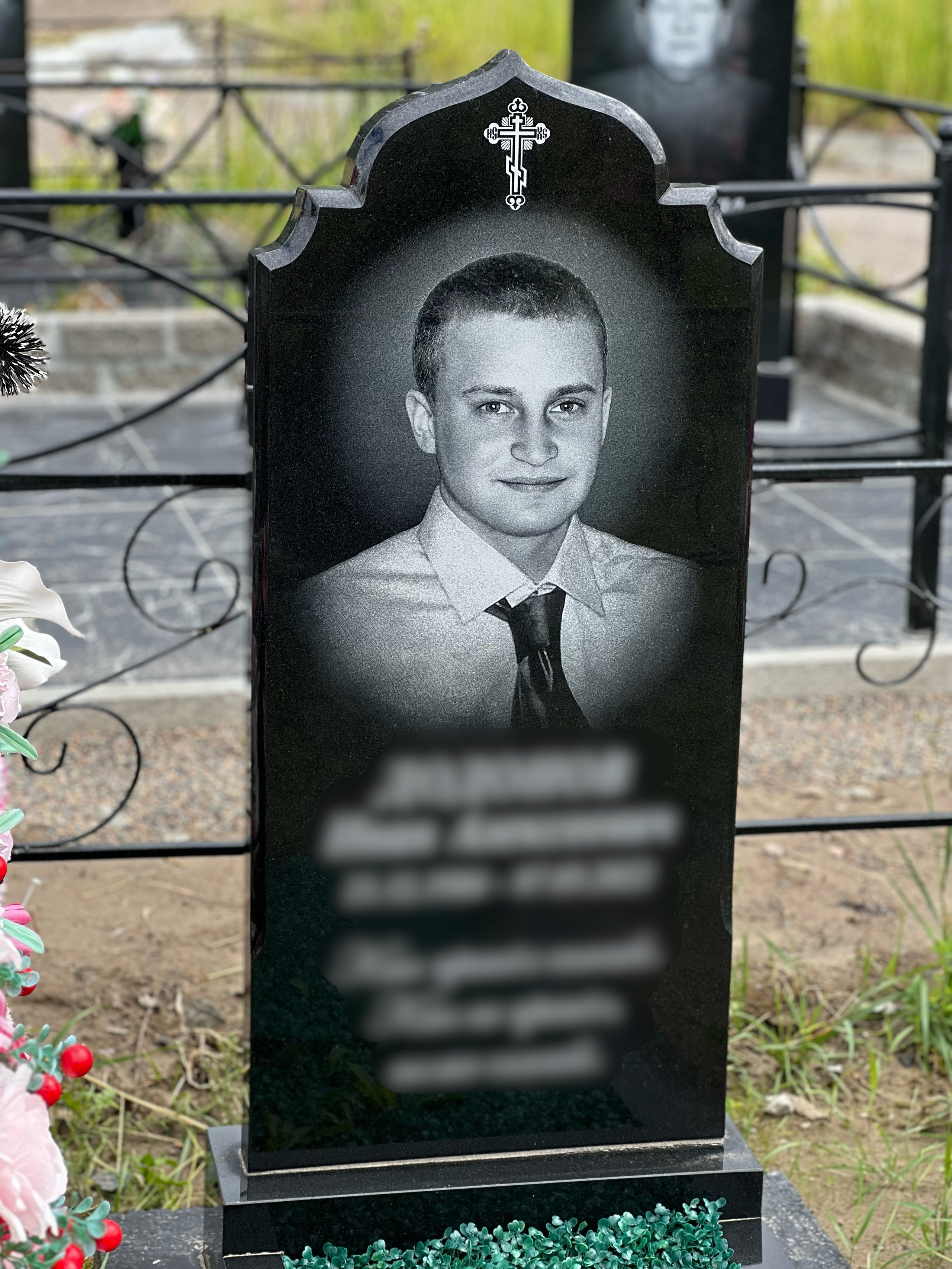 Гравировка от наших художников. ГРАНИТ26 Ритуальные услуги Железногорск. Благоустройство могил, продажа памятников