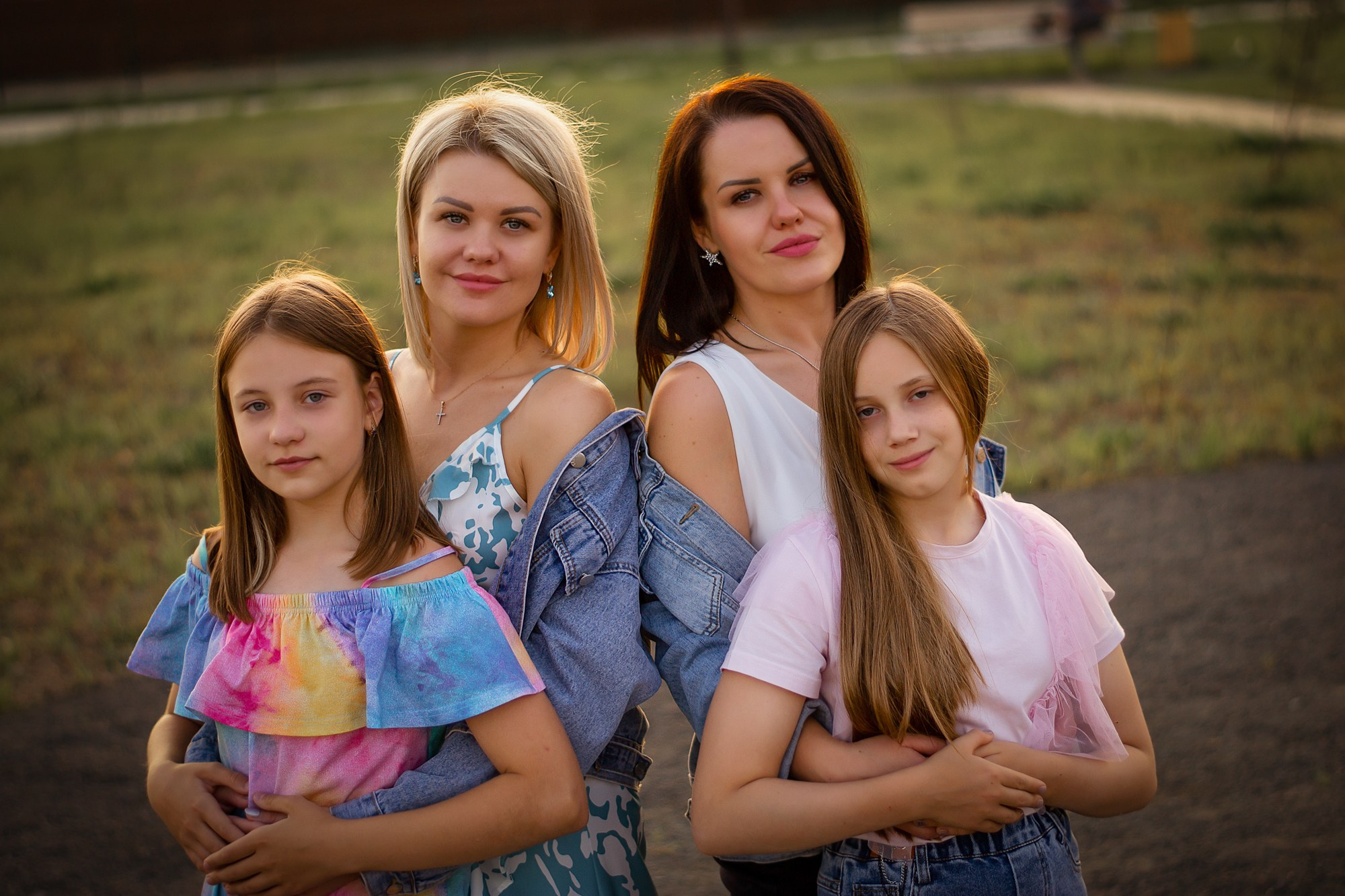 Две сестры-одно целое. Приподаева Алёна семейный и детский фотограф в Красноярске