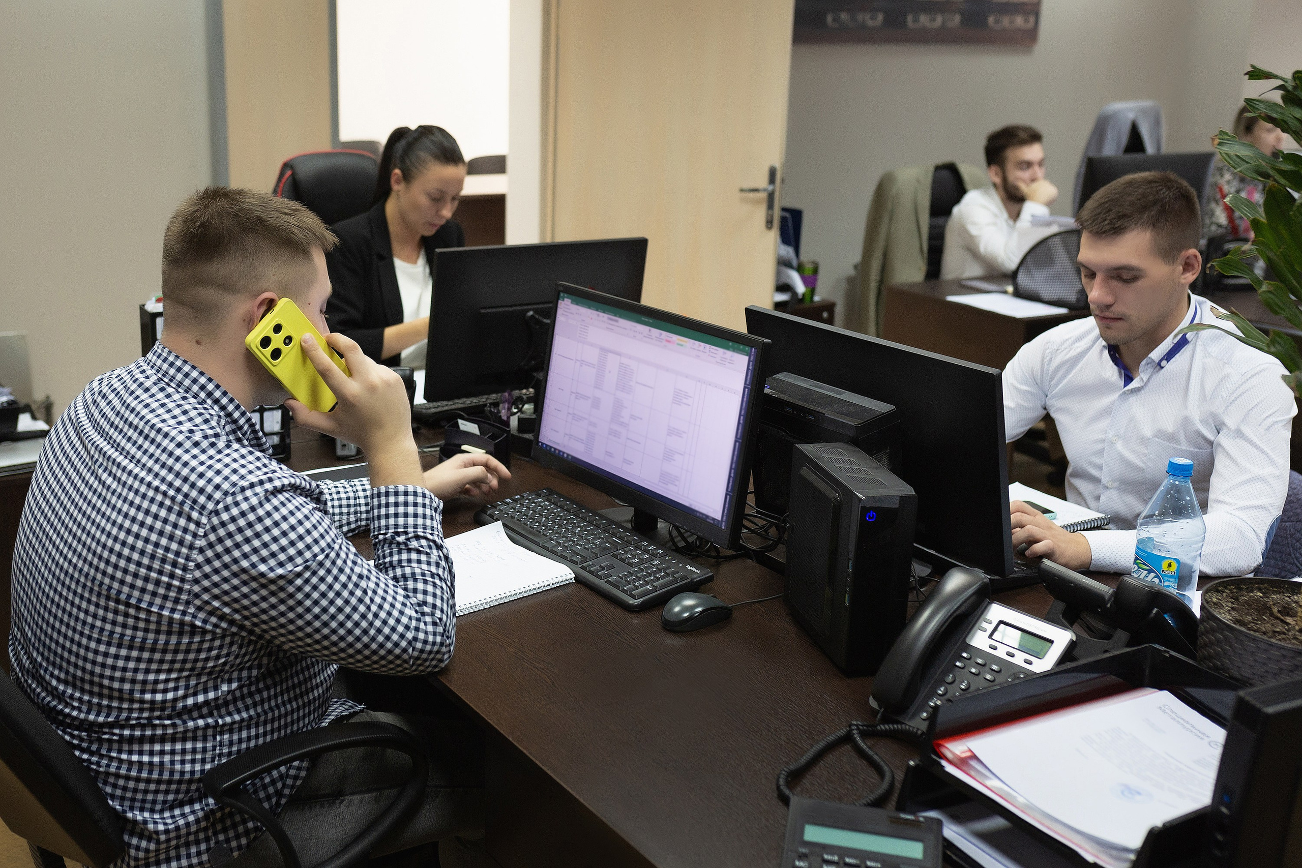 Фотографии офисной работы. Roman — Репортажный фотограф в Новосибирске