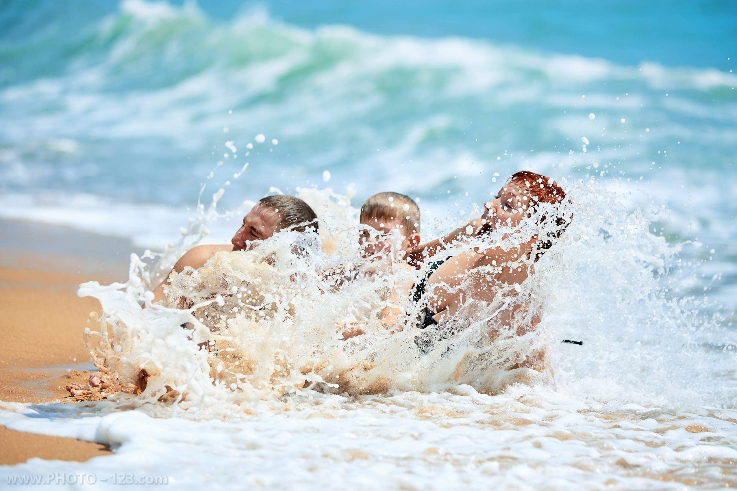 Family connection, tropical beauty — Nha Trang portraits