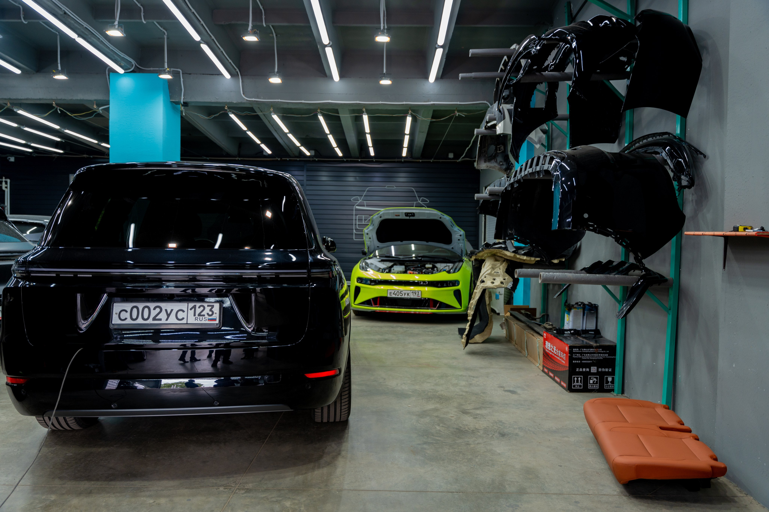 Интерьерная фотосъемка автосалона Elrus в Краснодаре. Zeekr, LiXiang Профессиональная фотосъемка интерьера премиум-автосалона в Краснодаре. Шедевры для Вас! Фотограф и Видеограф в Краснодаре Пахиев Руслан