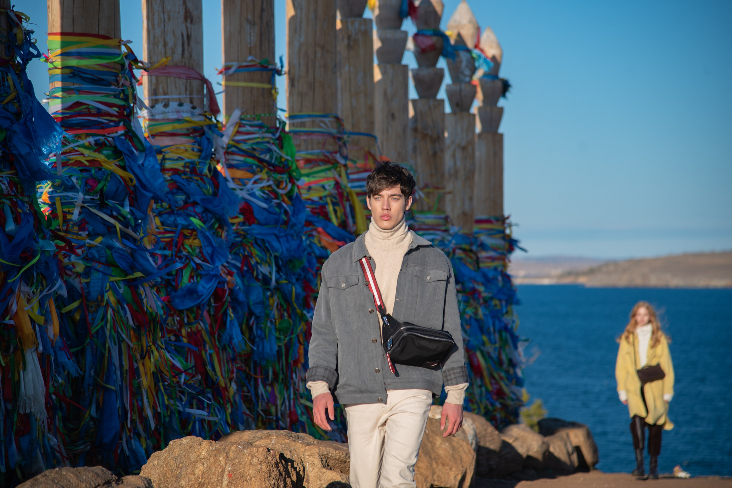 Съёмка одежды на Ольхоне. Занимаюсь профессиональной фотографией и живу рядом с Байкалом. Работаю в разных жанрах