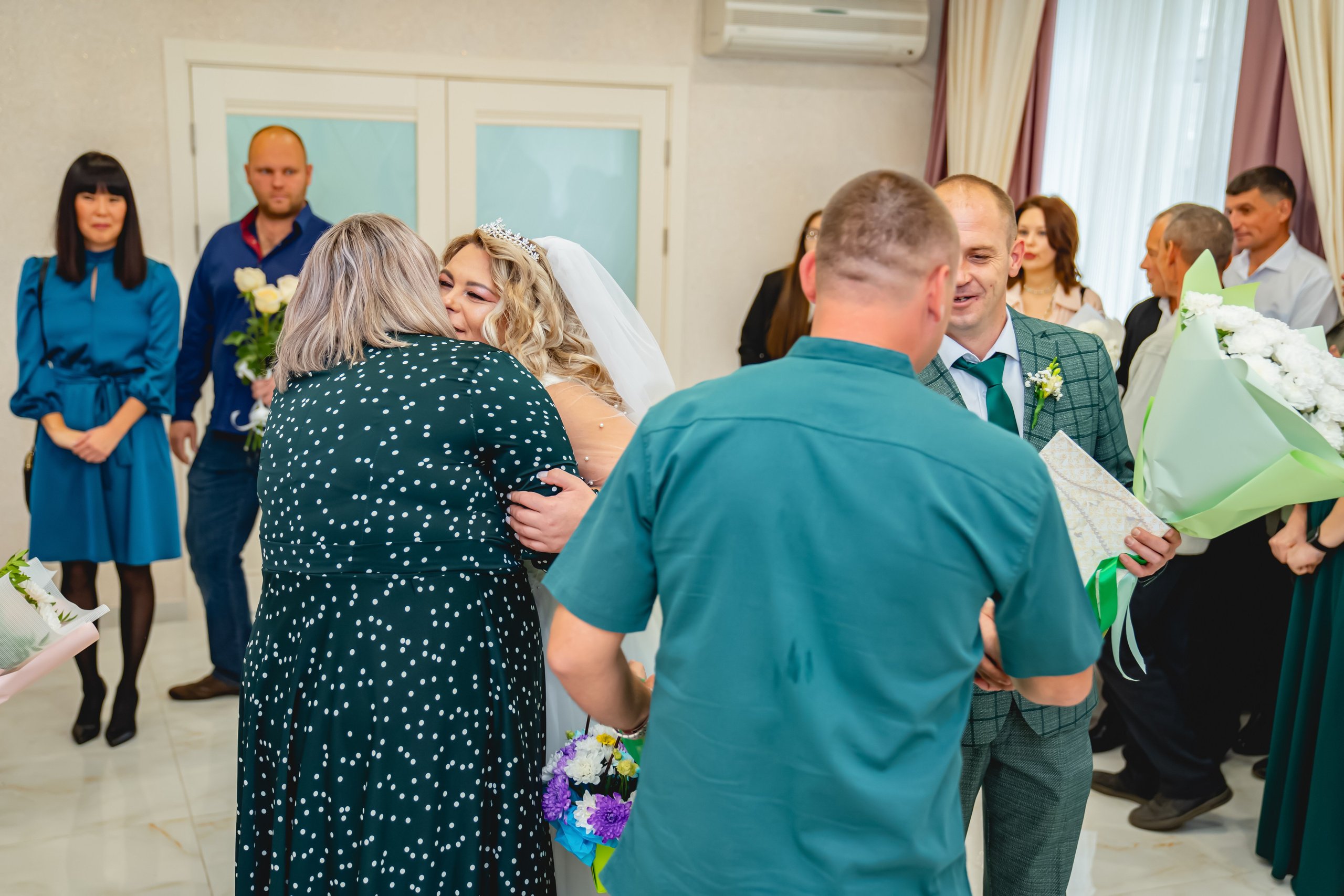 Осенняя Свадьба 2024. Занимаюсь профессиональной фотографией и живу рядом с Байкалом. Работаю в разных жанрах