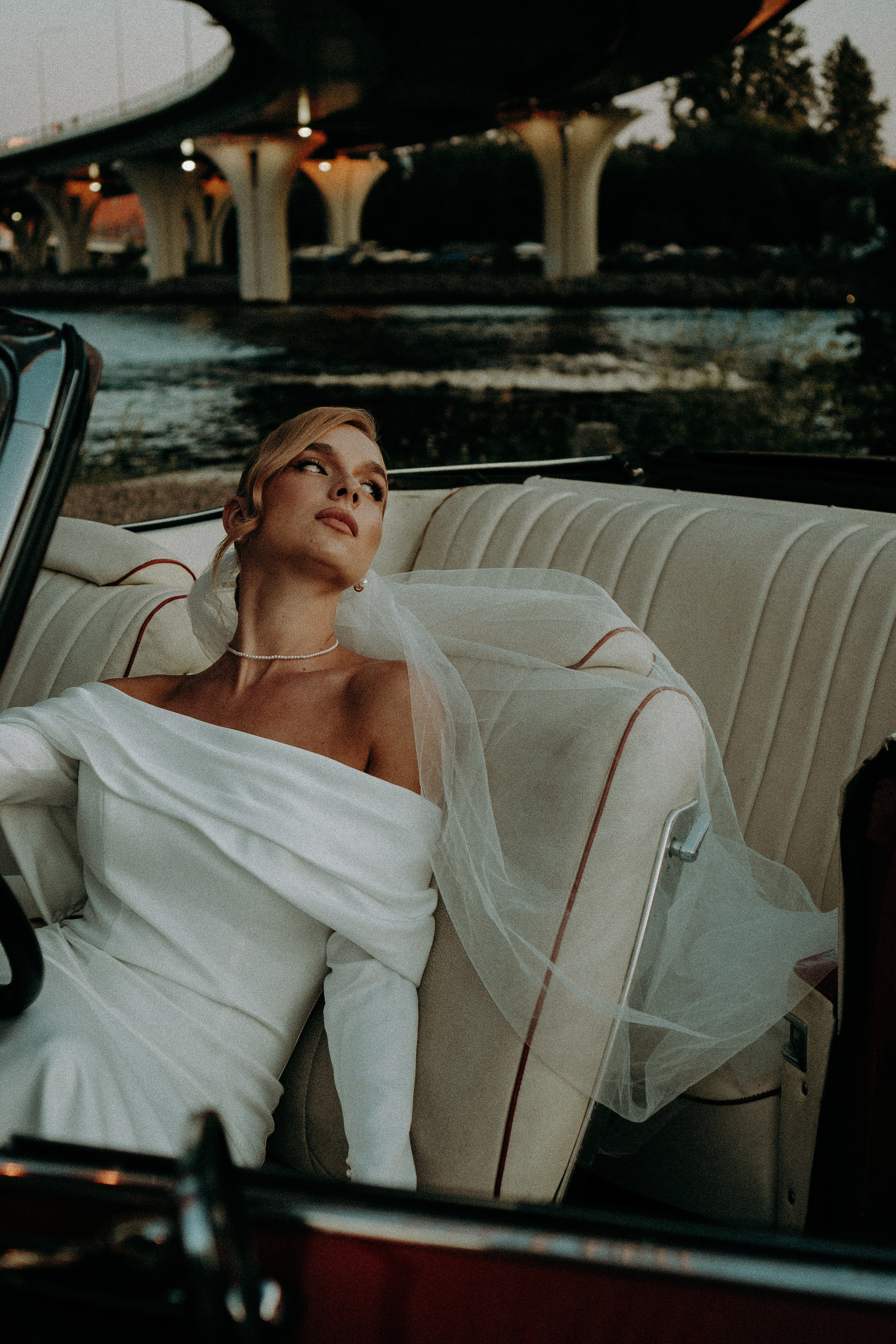 СВАДЕБНАЯ СЬЕМКА ВОЗЛЕ МСОТА БЕТАНКУРА НА КАБРИОЛЕТЕ. Профессиональный фотограф, Санкт-Петербург — Виктория Богомолова