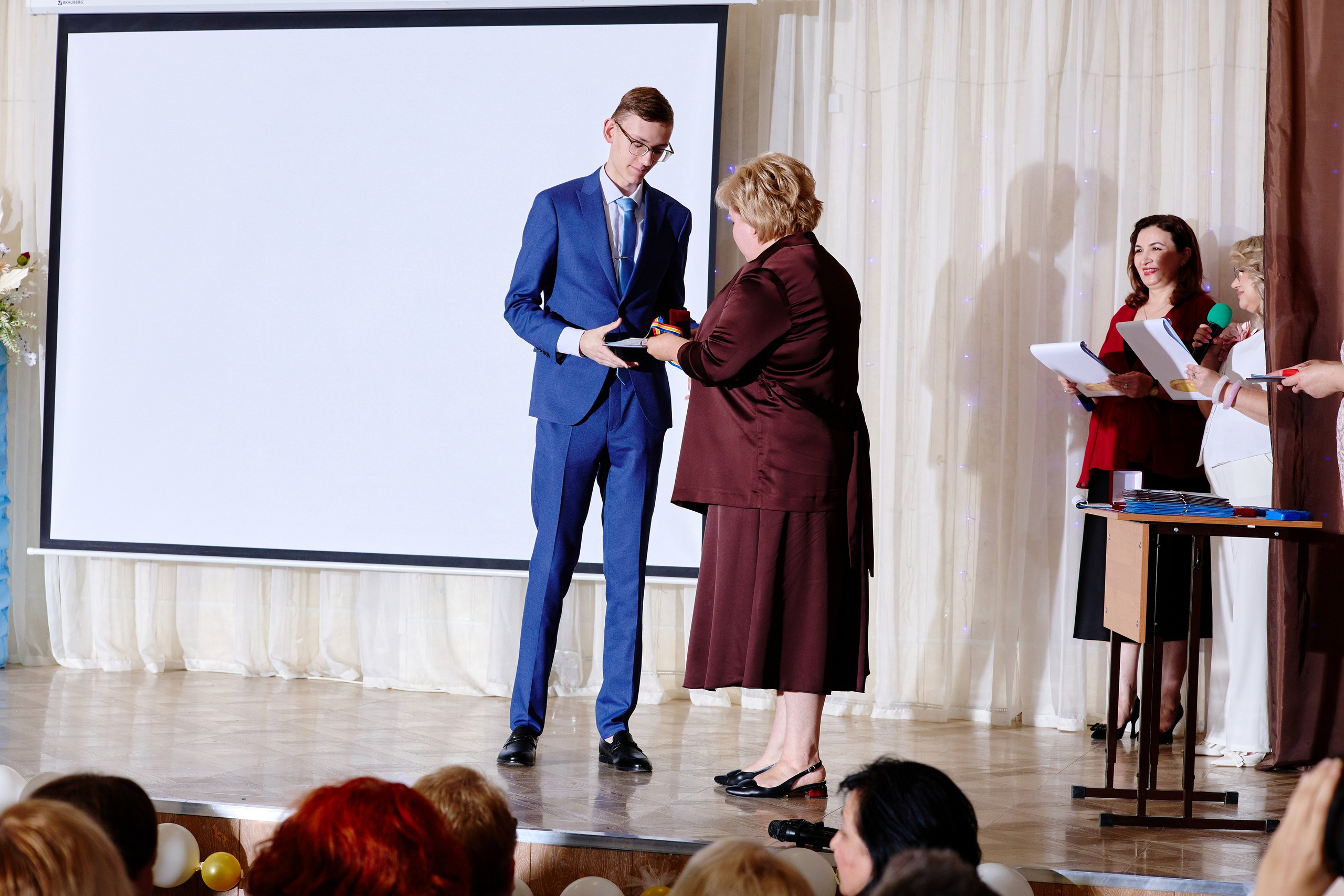 Выпускной 35 Сош. Фотограф Выпускные альбомы Таганрог Сергей Коробченко