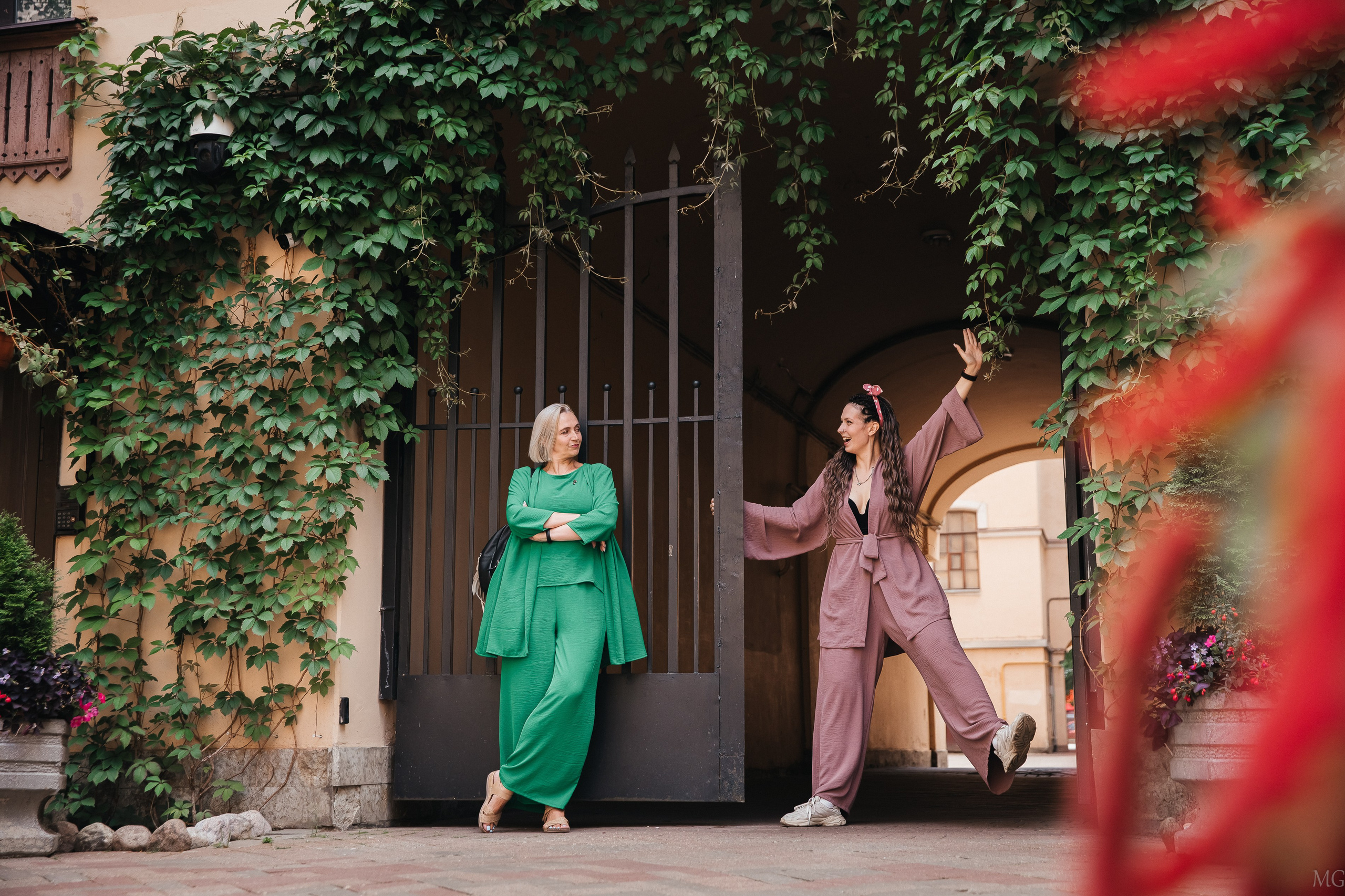 Красотки на прогулке. Маша Гонтарь Семейный домашний репортажный фотограф в Санкт-Петербурге