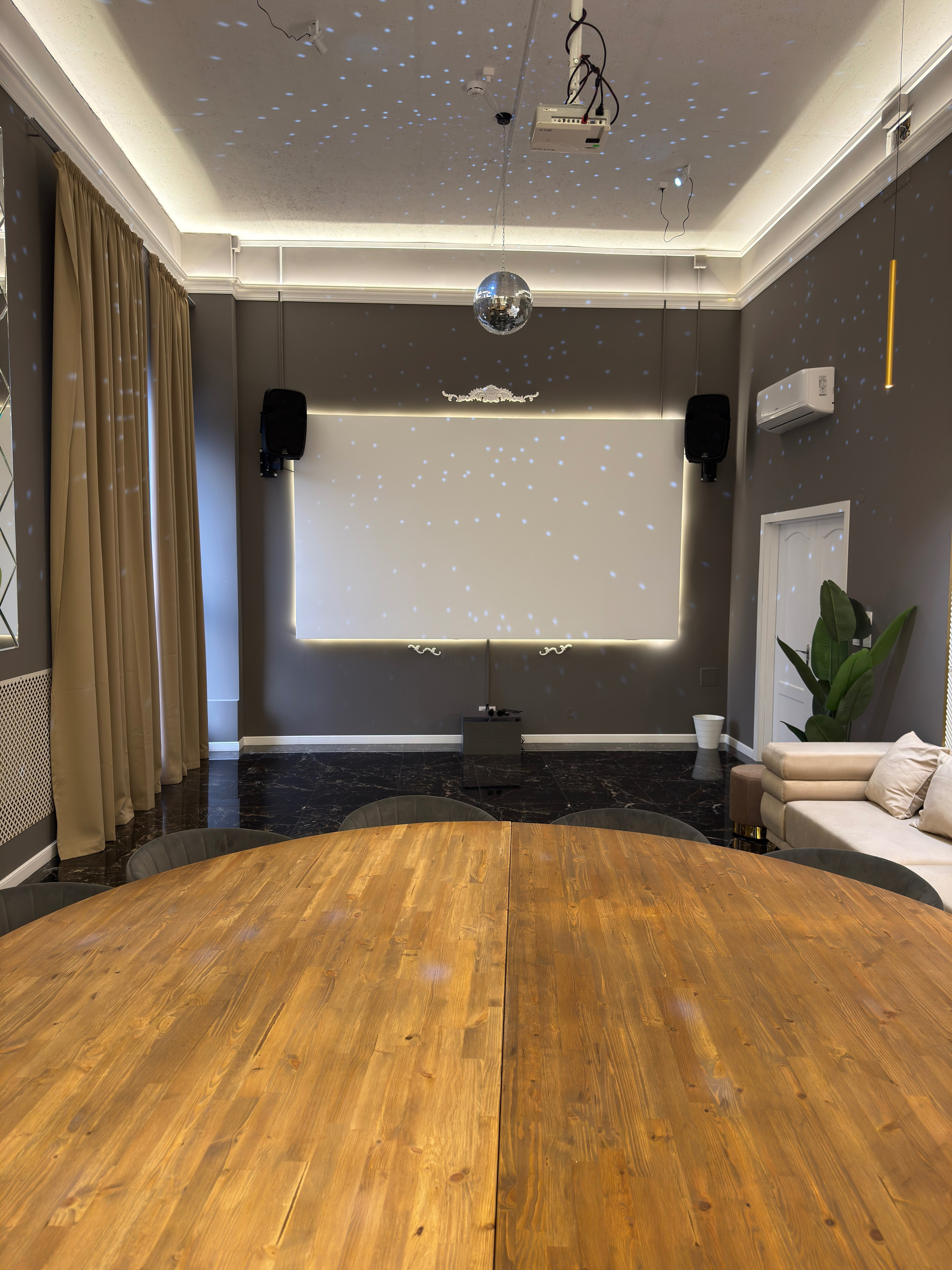 Леонардо. Аренда лофта в СПб для мероприятий