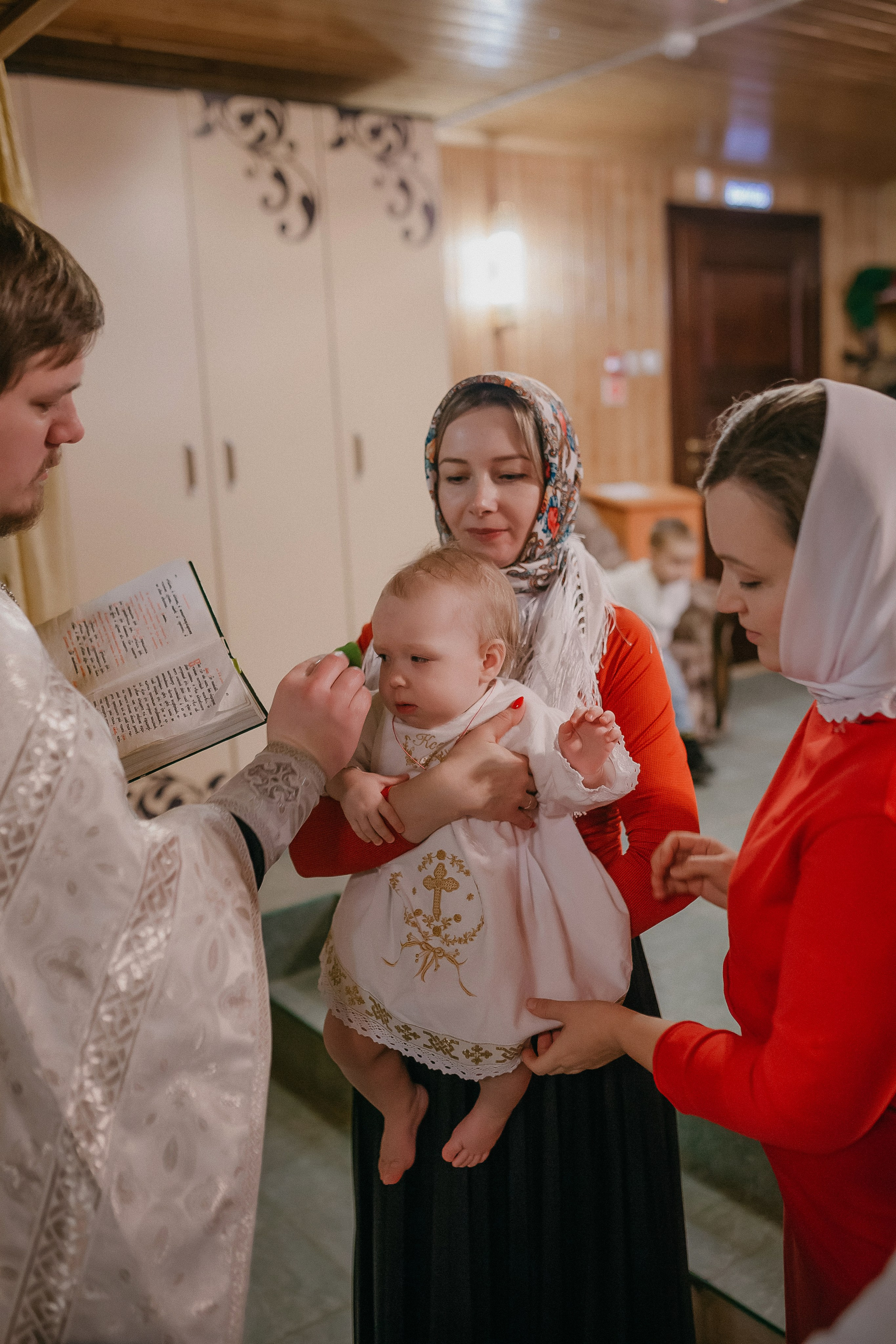 Крещение Ксении. Храм Симеона Верхотурского п.Барсово. Семейный фотограф в Сургуте