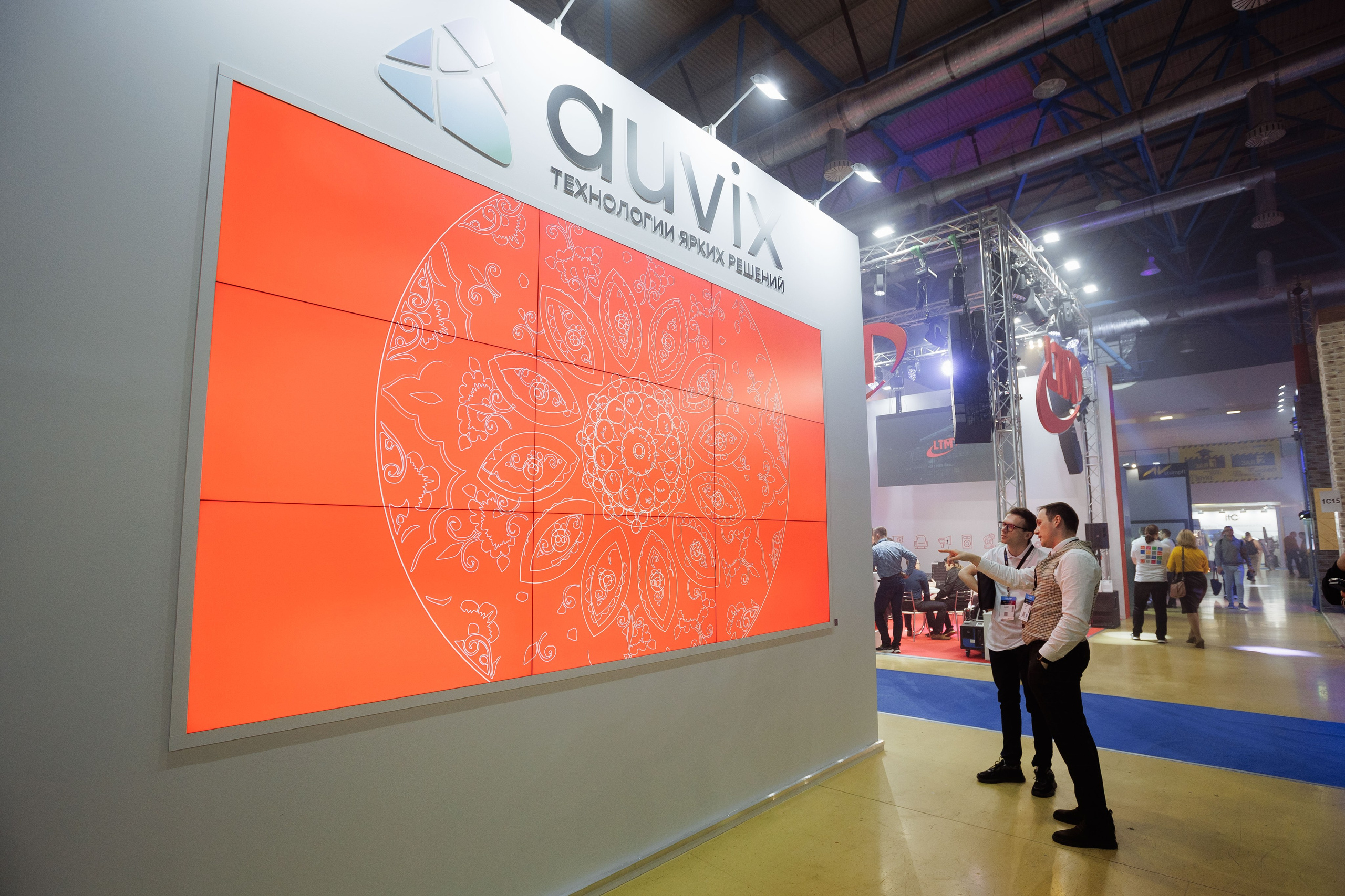 AUVIX. Выставка. Репортажный фотограф на мероприятие в Москве Алексей Терентьев